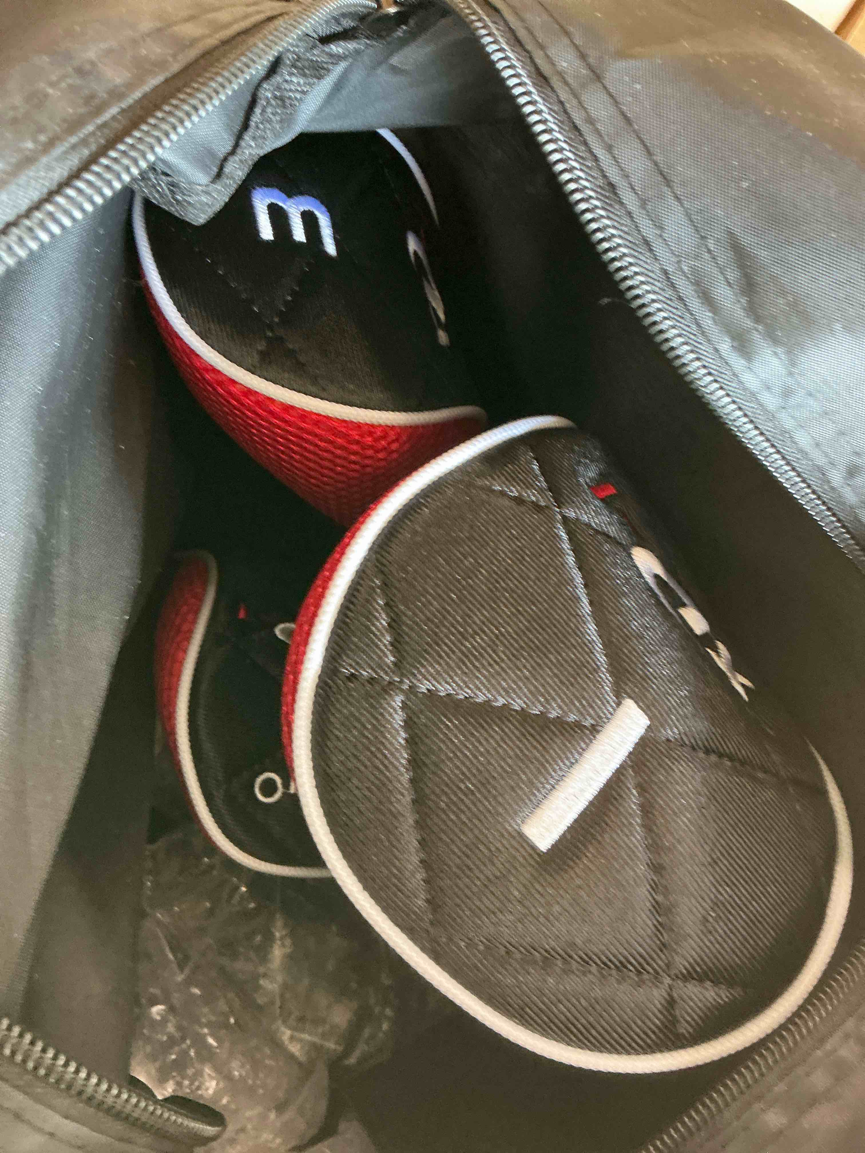 Condition photo showing New/Like New for aspire xd1 teen golf club set for ages 13-16 (5'1"-5'6") - left/right-handed complete youth golf club set with driver, hybrid, 7-pw irons, putter, stand bag & 3 headcovers right hand