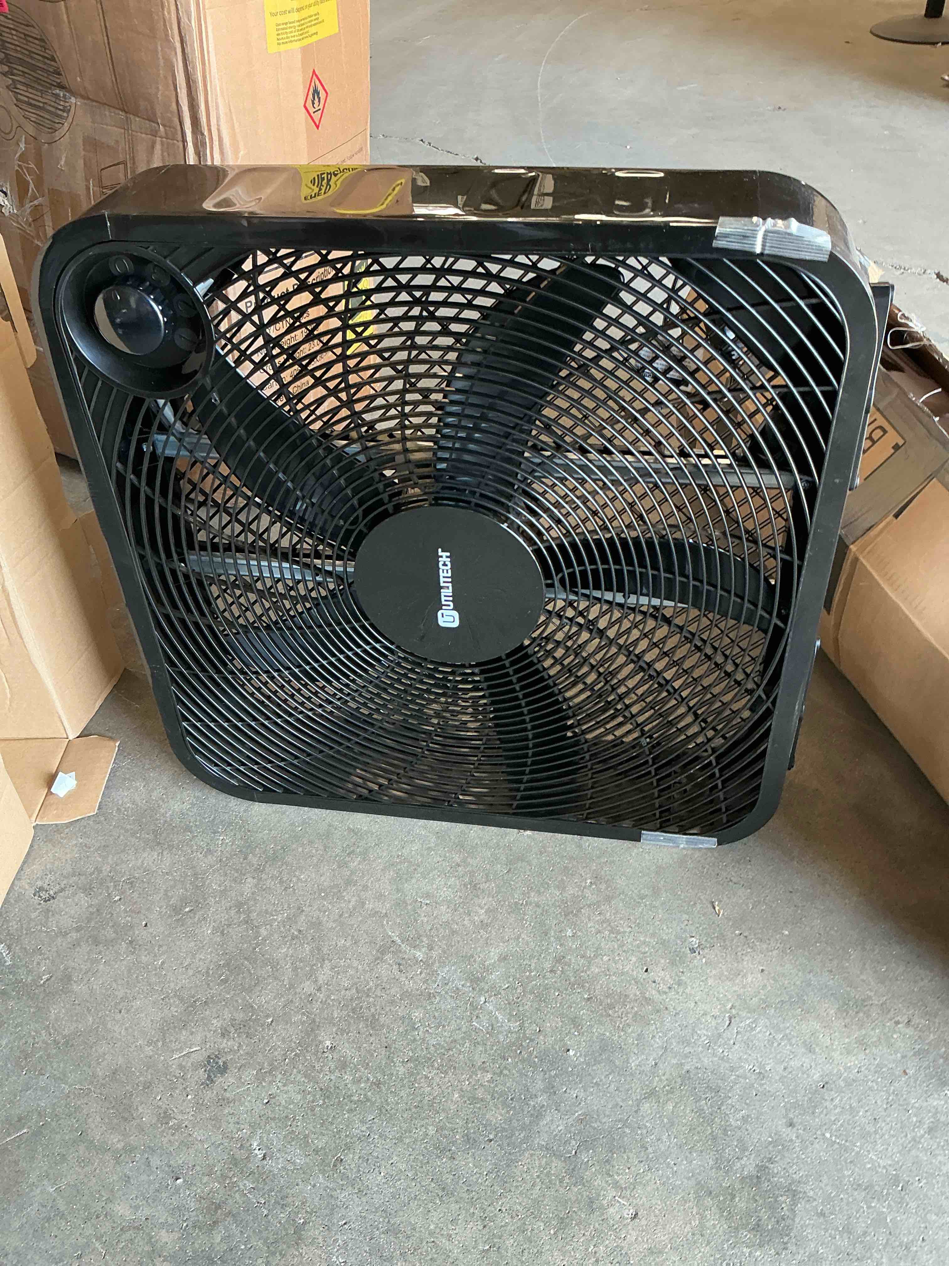 Condition photo showing Good Condition for utilitech 20-in 3-speed box fan