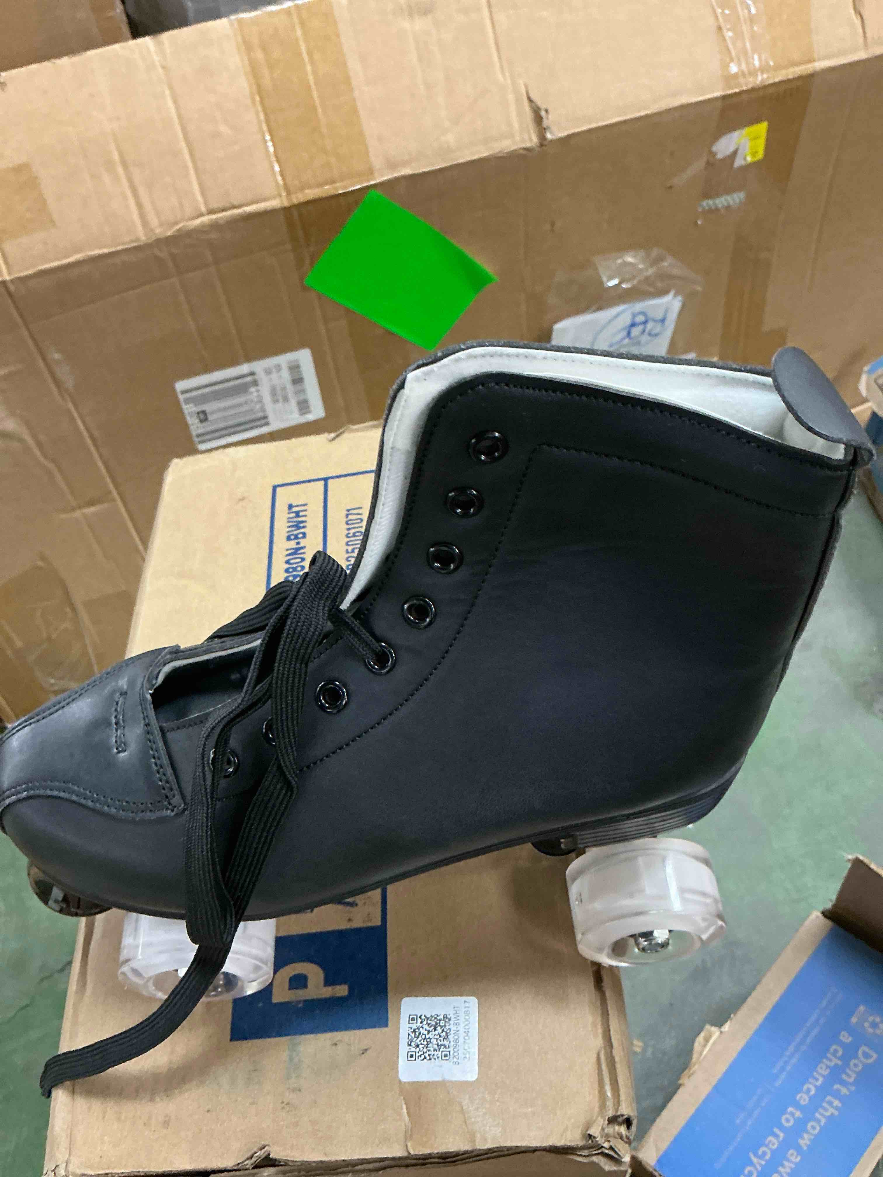Condition photo showing New/Like New for lpameoiu roller skates for women,4-flashing-wheel men quad skate for girl boy,with bag(black,women 9/men 7.5)
