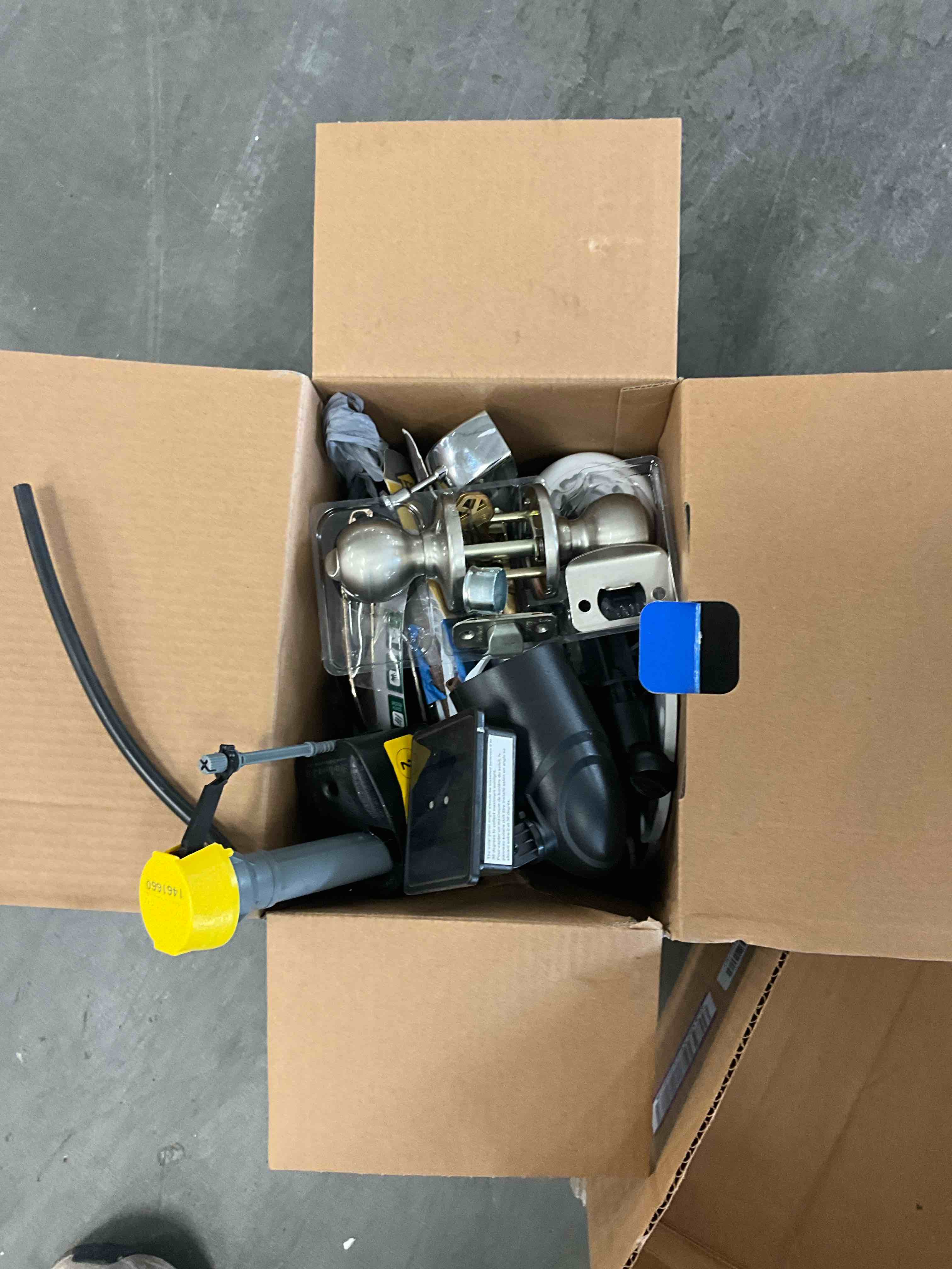 Condition photo showing Good Condition for 17 assorted items