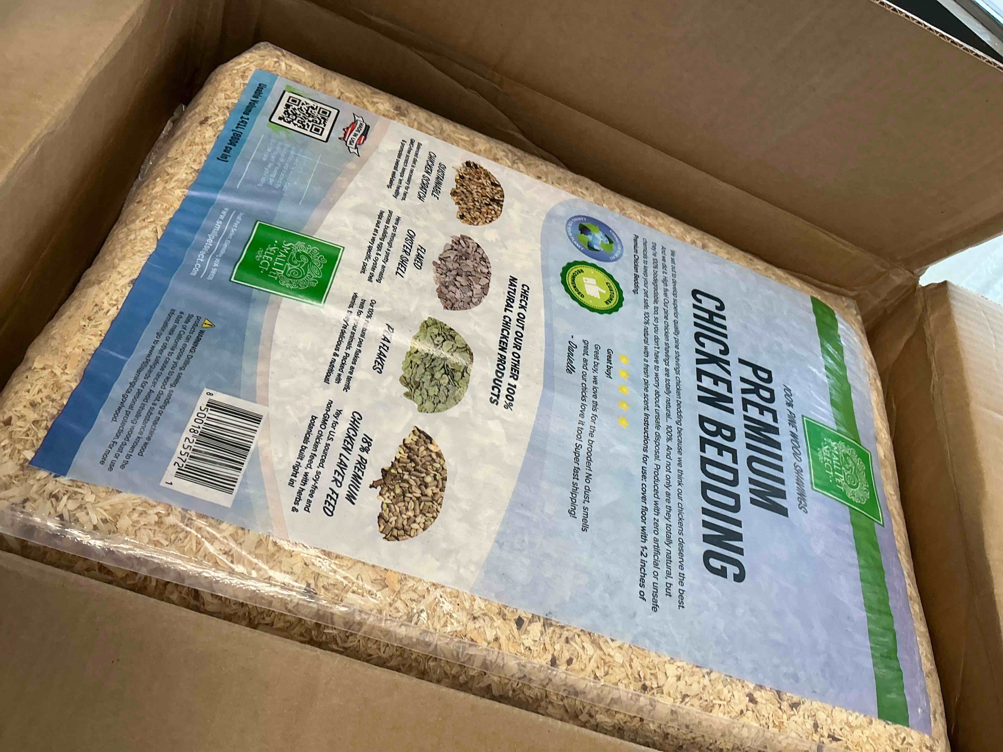 Condition photo showing New/Like New for small pet select - pine shavings chicken bedding, 141l