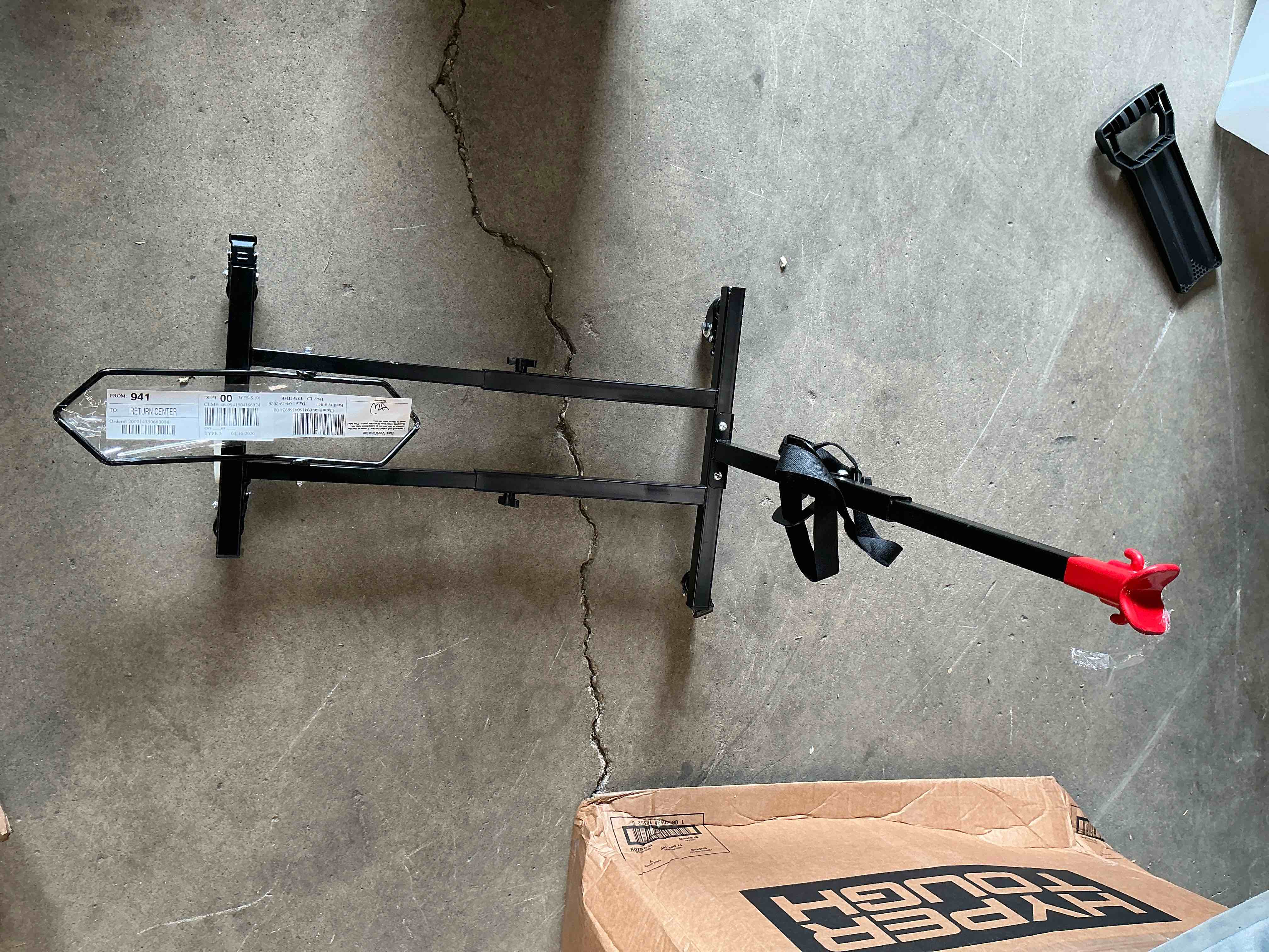Condition photo showing Good Condition for vertical snowboard rack - bamboo wall mount 