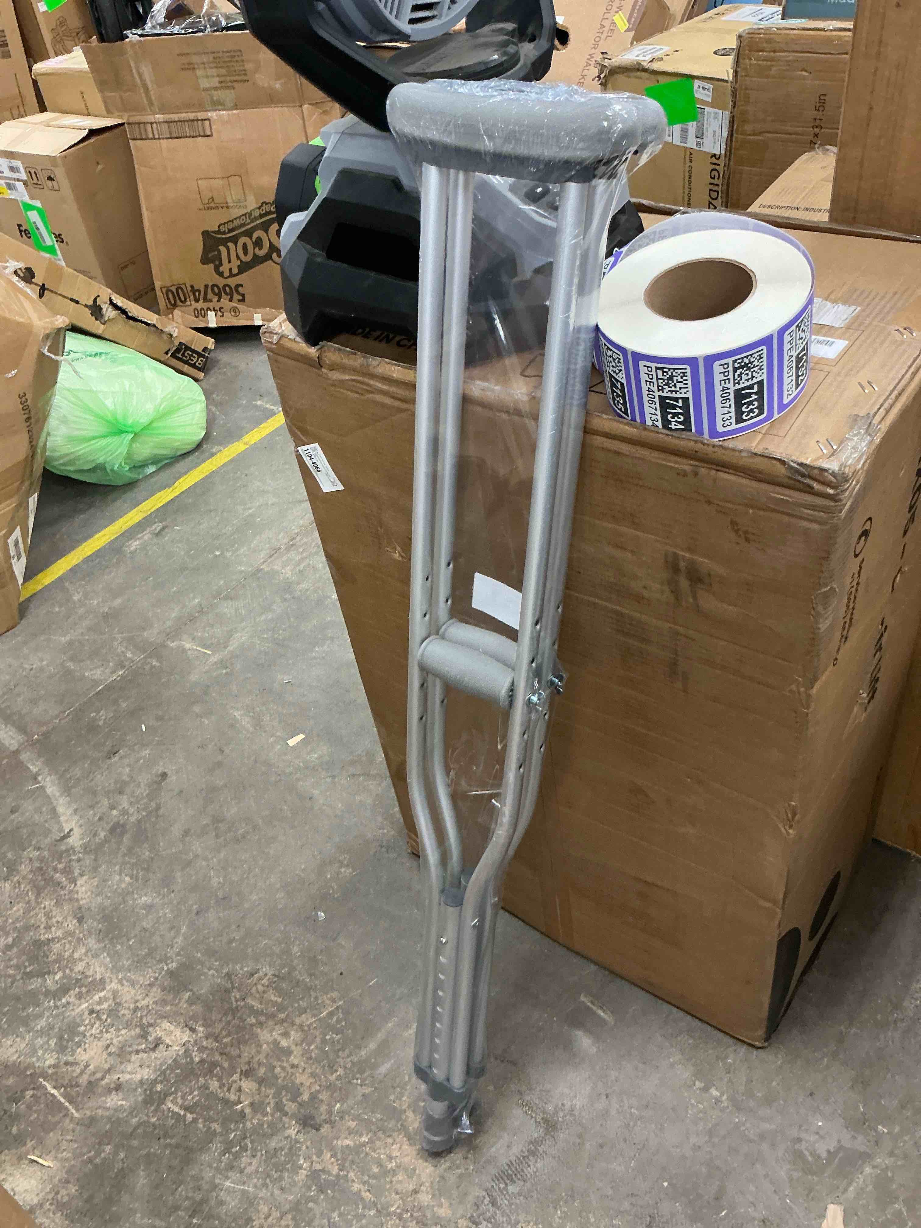 Condition photo showing New/Like New for bn-link adjustable crutches for adults,lightweight aluminum crutches,walking crutches with underarm pad and handgrip,300 lbs weight capacity,heights 5'1" to 5'7",