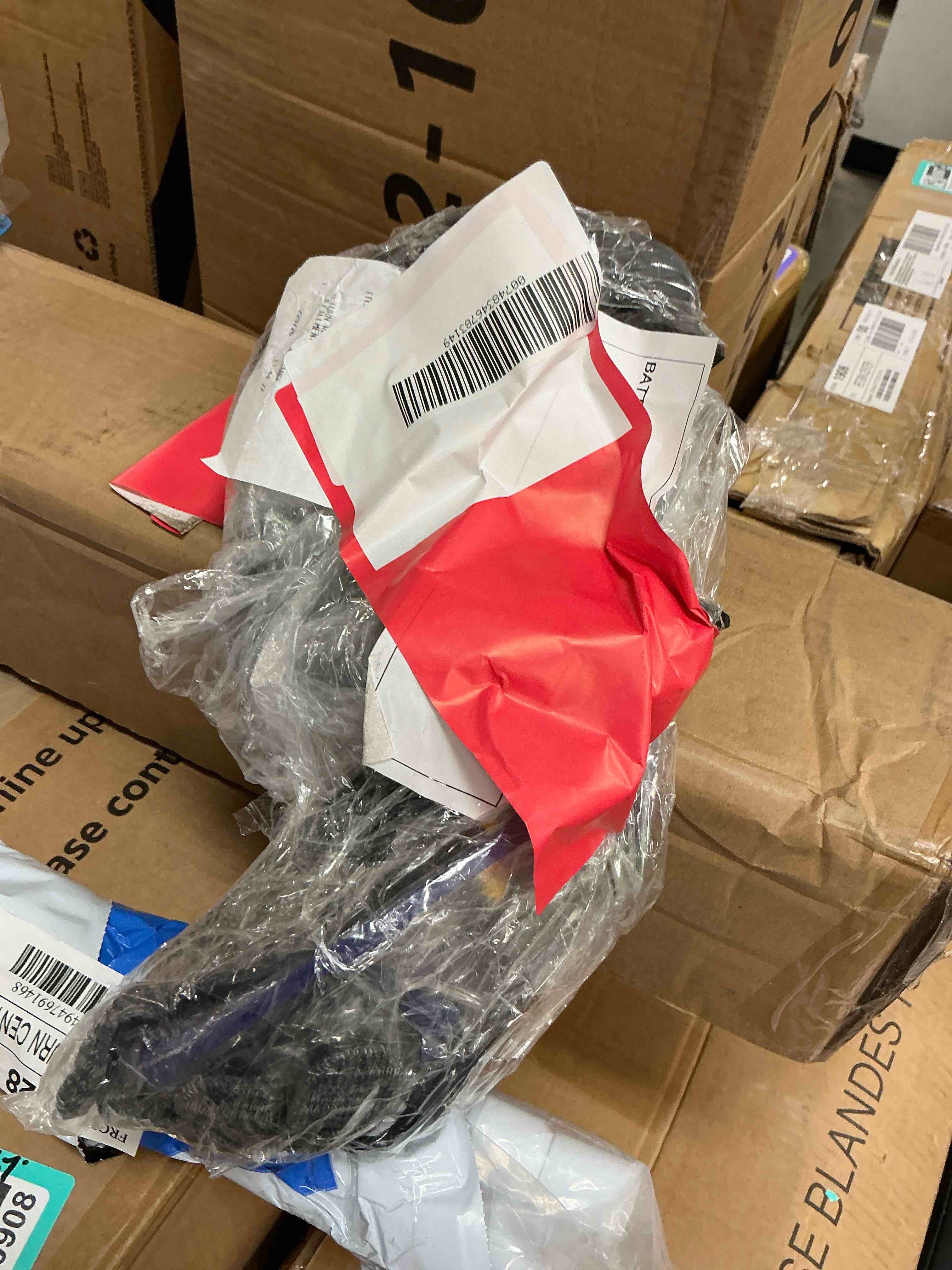Condition photo showing Good Condition for yahhu 20 inch cordless electric hedge trimmer?21v electric bush trimmer?battery and charger included