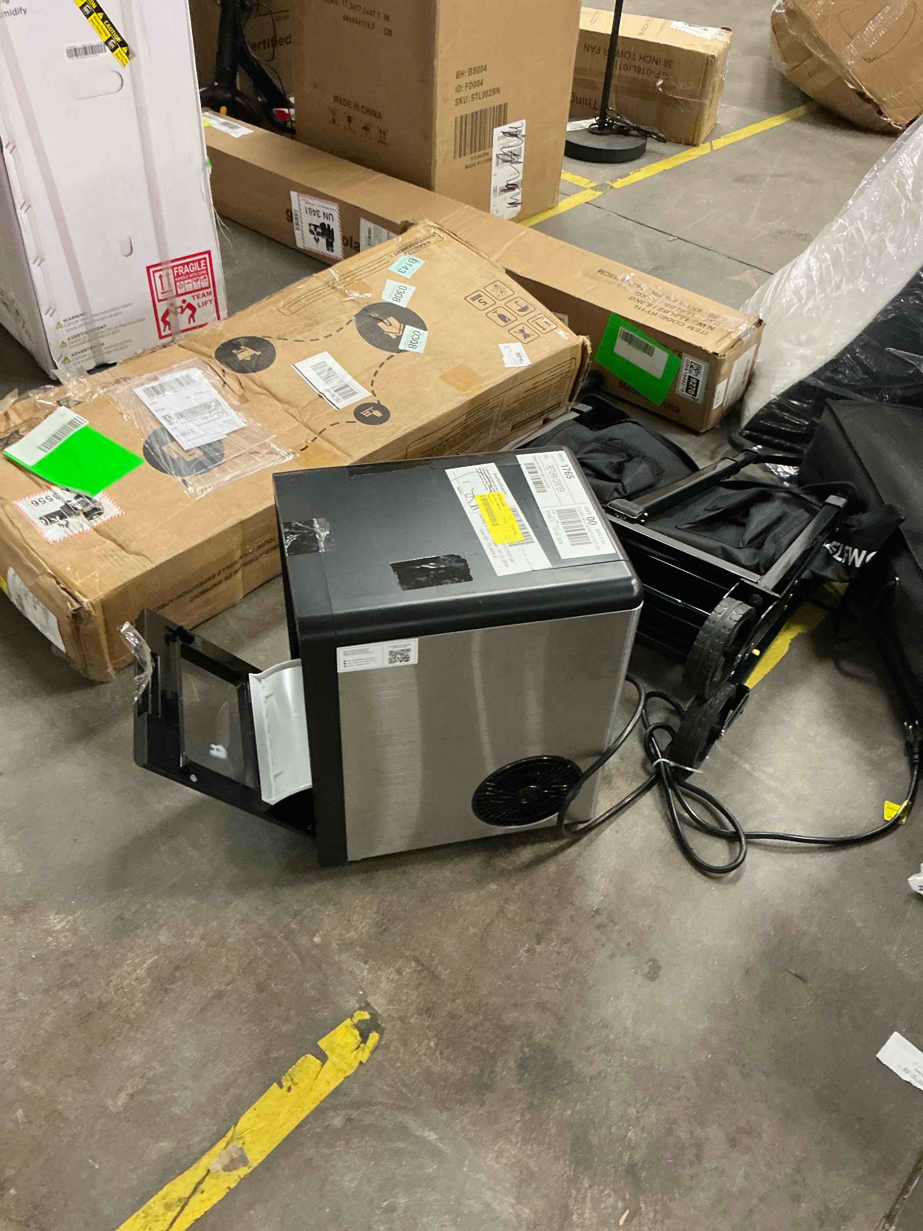 Condition photo showing Good Condition for snowyermine nugget ice maker countertop, 44 lbs per day, soft, chewable sonic-style pebble ice, one-touch self-cleaning, stainless steel, black, for home, kitchen, office, rv and camping