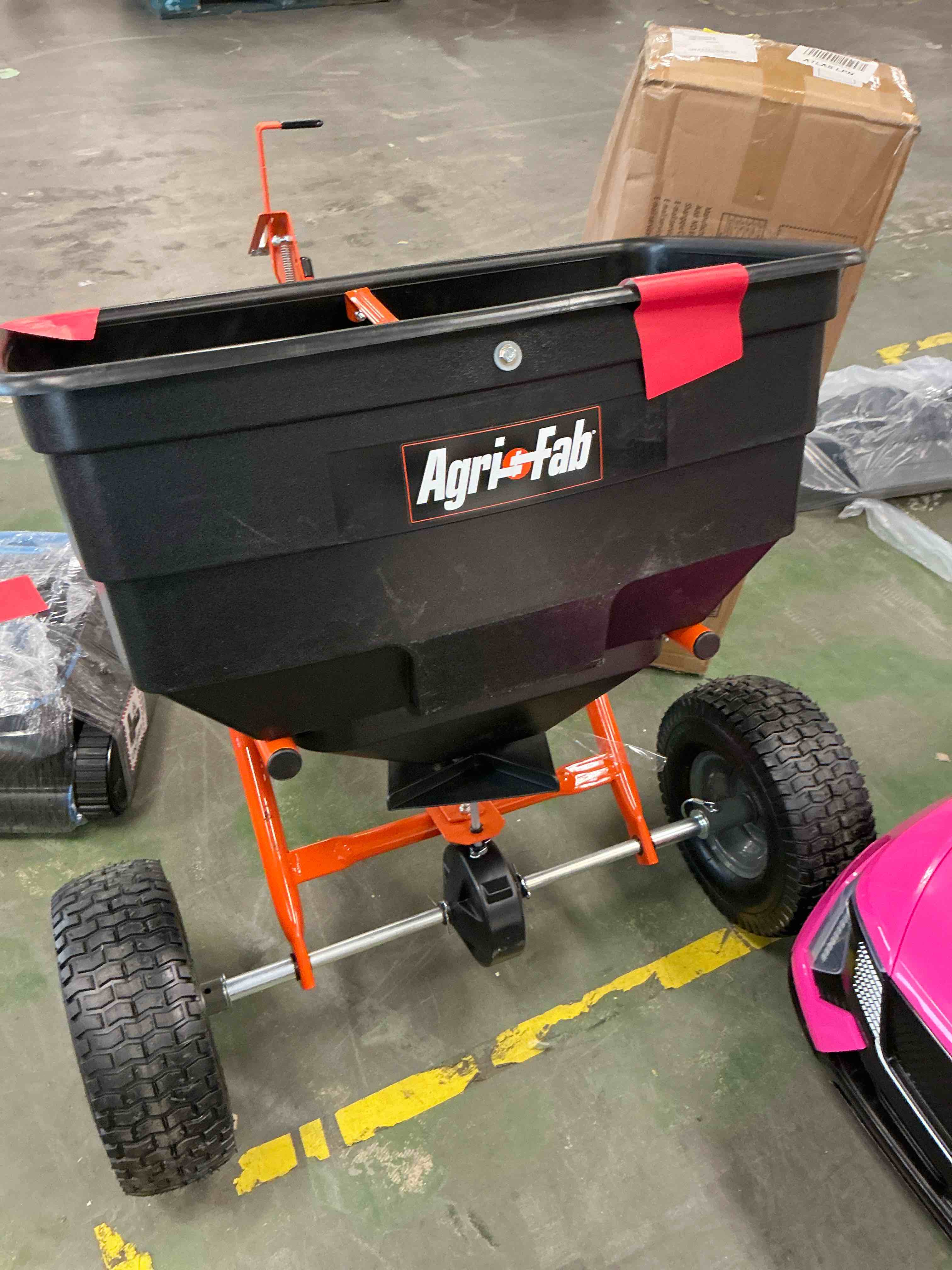 Condition photo showing Good Condition for 185-lb capacity broadcast tow-behind spreader
