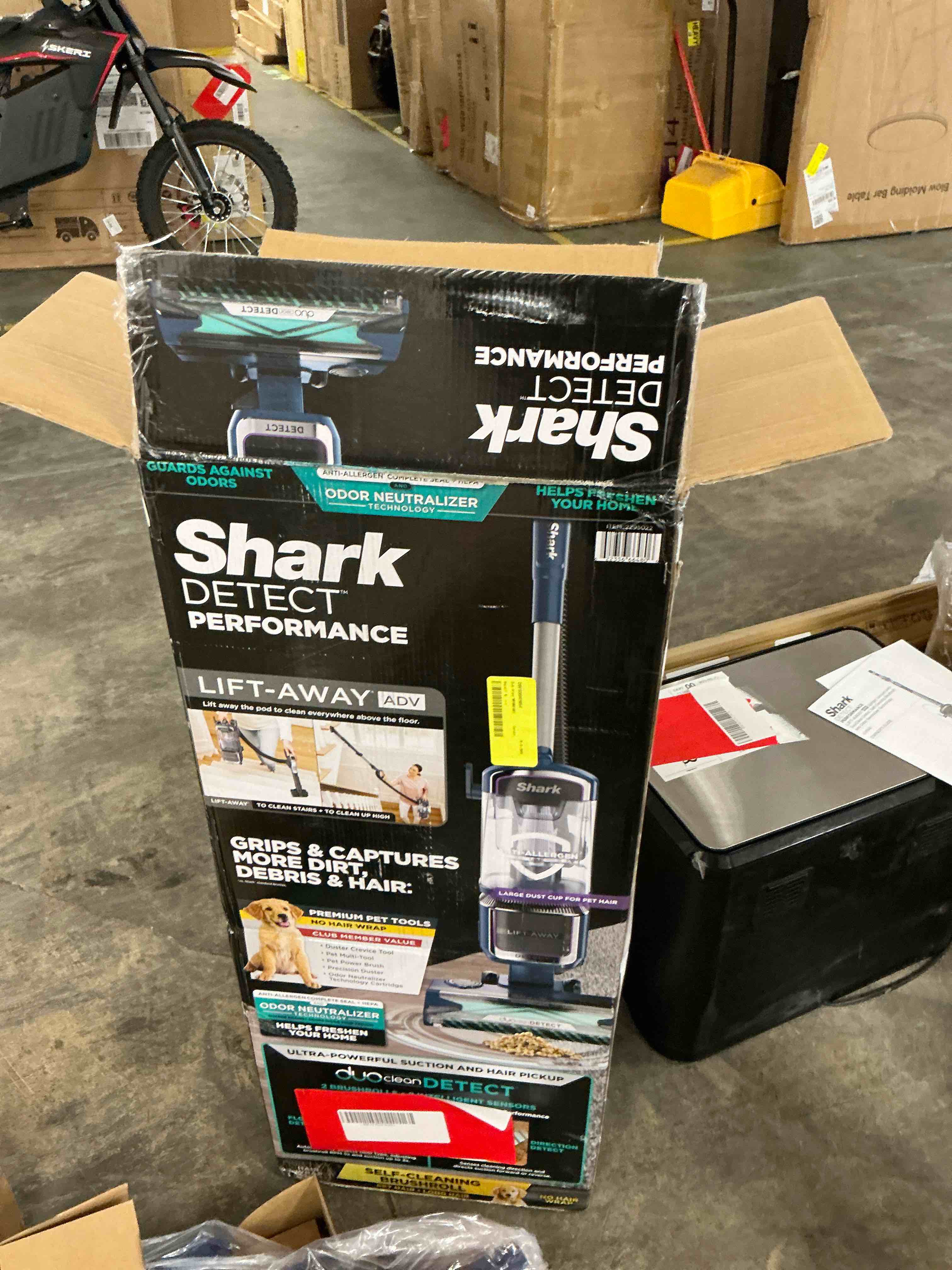 Condition photo showing New/Like New for shark detect™ performance with lift-away® adv
