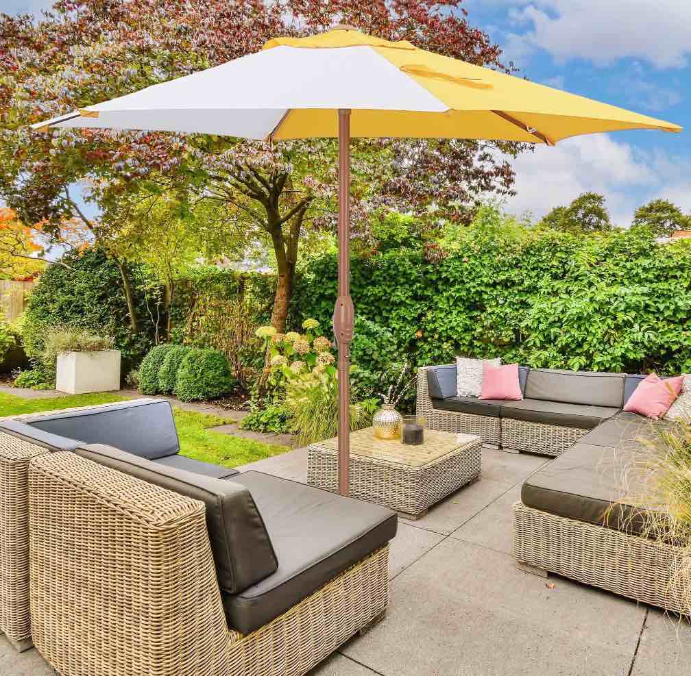 Autlaycil 7.5ft Patio Umbrella  Sun Shelter UV Protection Sunshade for Market  Beach  Patio  Pool  Garden Backyard (Yellow and White)