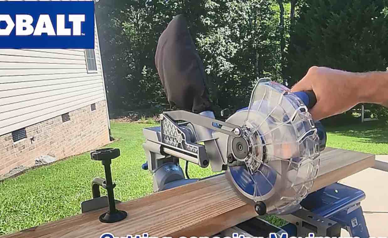 kobalt compact 7-1/4-in 10-amp single bevel sliding compound corded miter saw