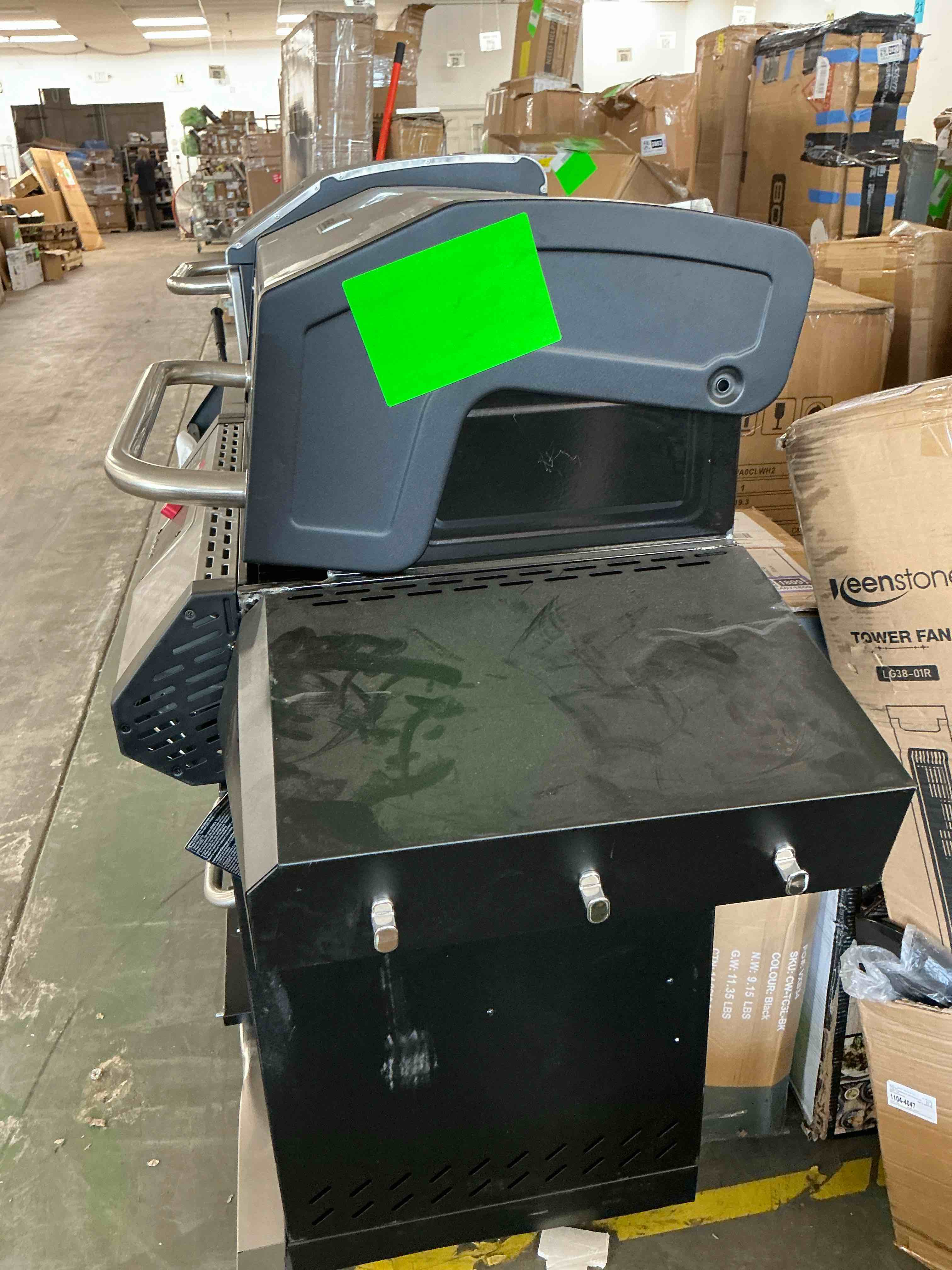 Condition photo showing Good Condition for neevo 44,000 btu liquid propane gas grill with built-in air fryer – 714.3 sq. in. cooking area, smart outdoor bbq with cast iron grates, app connectivity & electronic controls, model 720-1055