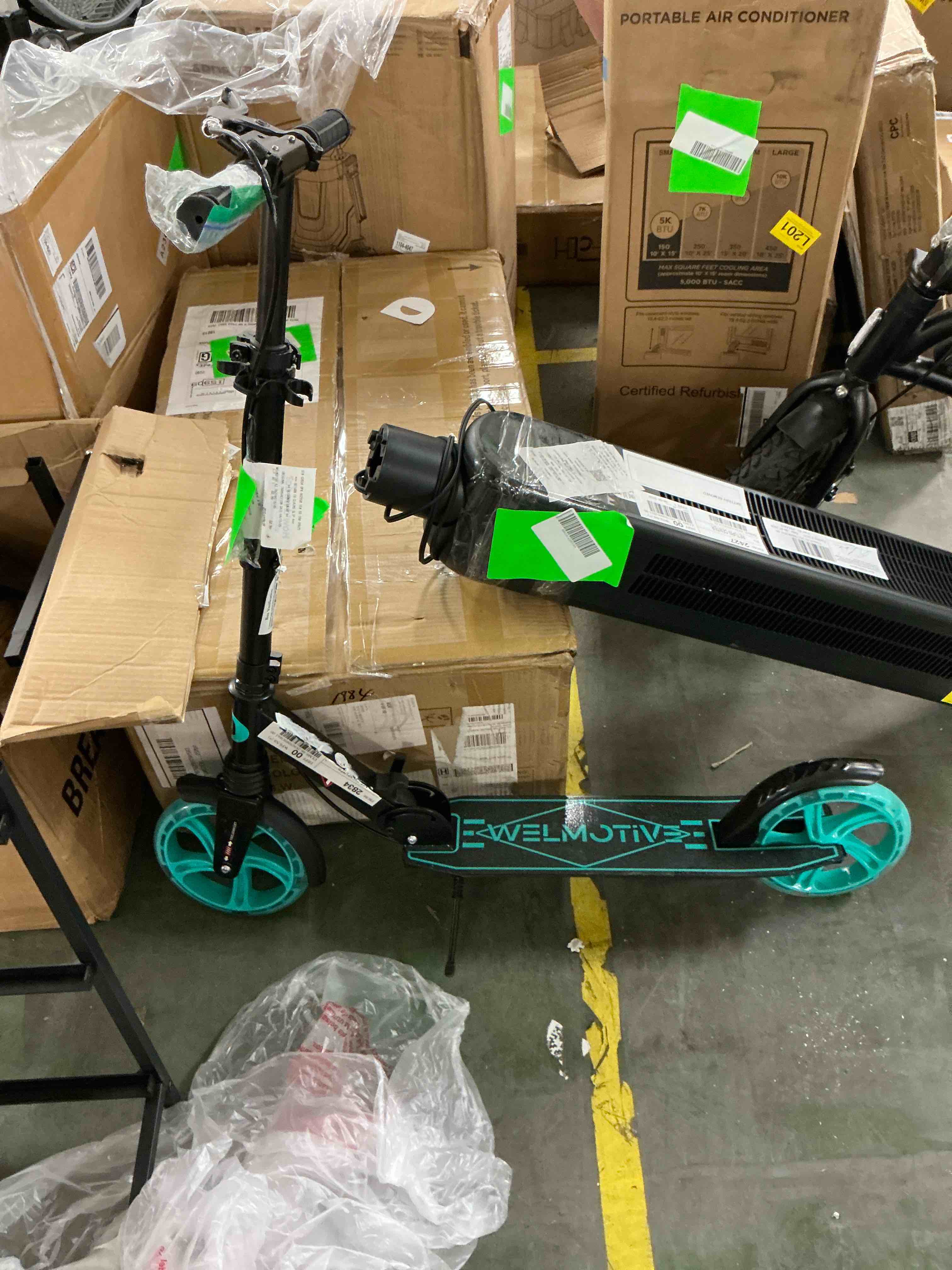 Condition photo showing Good Condition for welmotive kick scooter for kids ages 6+ teens & adults, with front handbrake and rear brake, and adjustable handlebars, big sturdy pu flash wheels great gift & toy