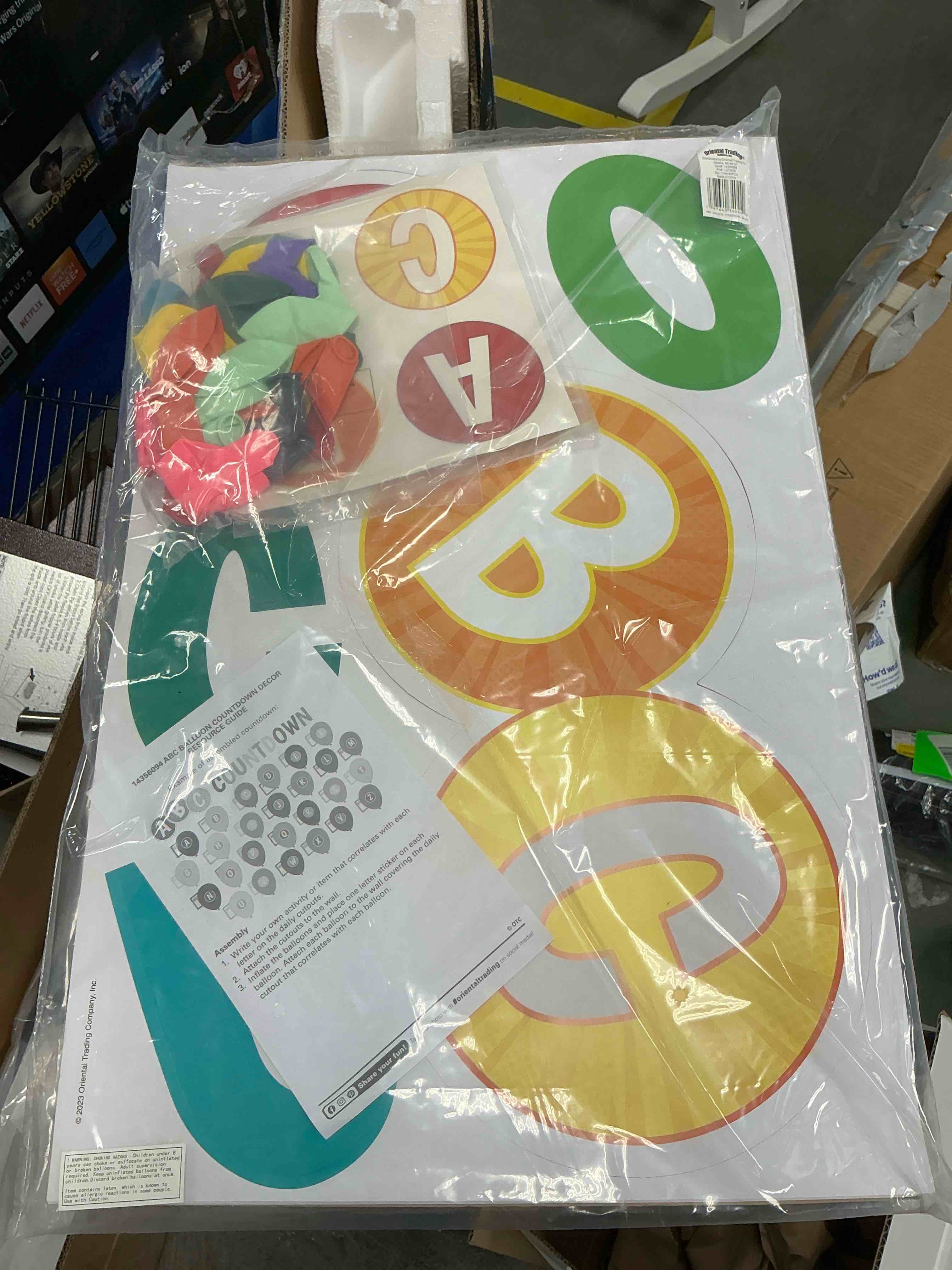 Condition photo showing New/Like New for fun express abc balloon countdown cardstock wall decorating kit - 40 piece