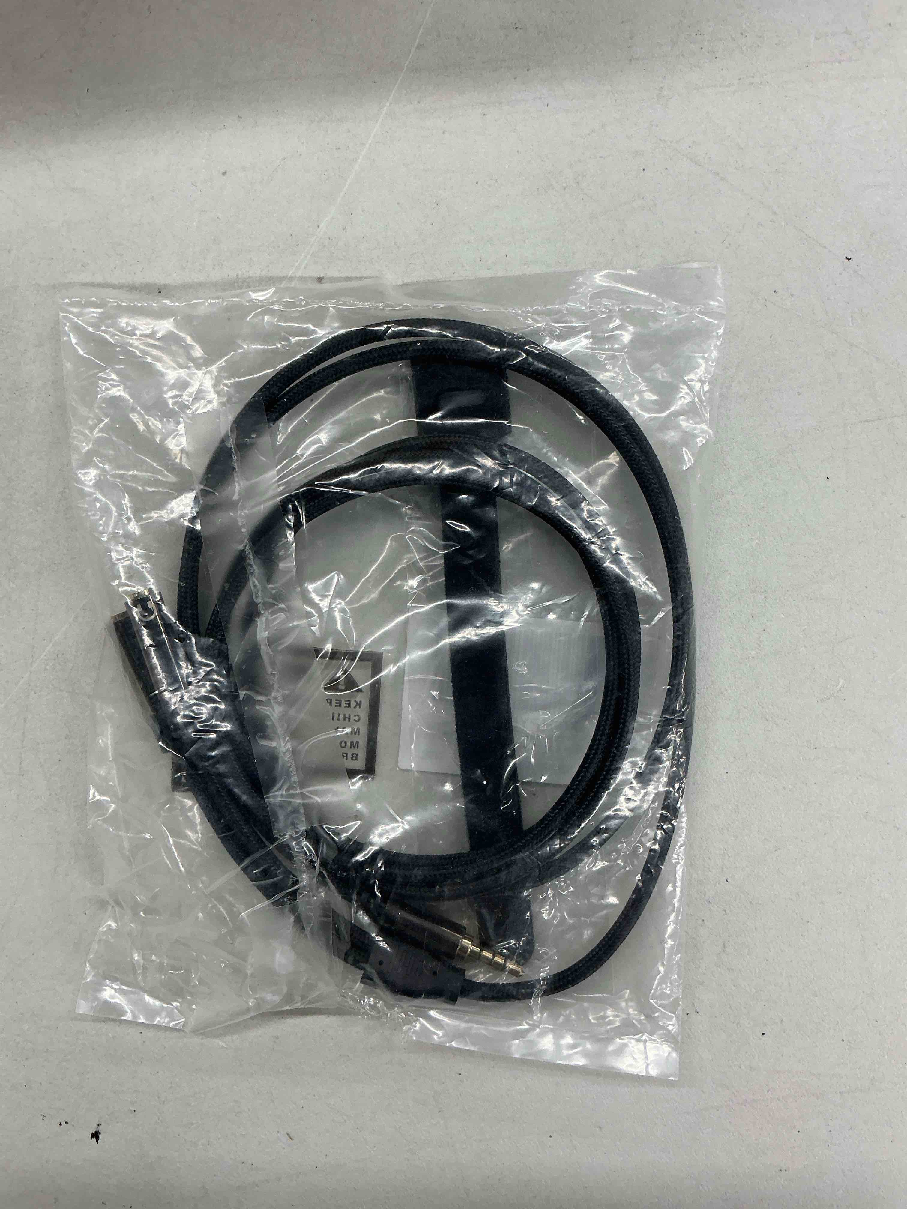 Condition photo showing Good Condition for 1/8inch Aux Headphone Splitter 2 Way Cable 6FT, 3.5mm 1 Male to 2 Female Mic and Audio Y TRRS Adapter, Compatible with Headset Earphone Switch 2/PS4/PS5 Steam Deck Xbox PC Laptop Phone Tablet Gaming