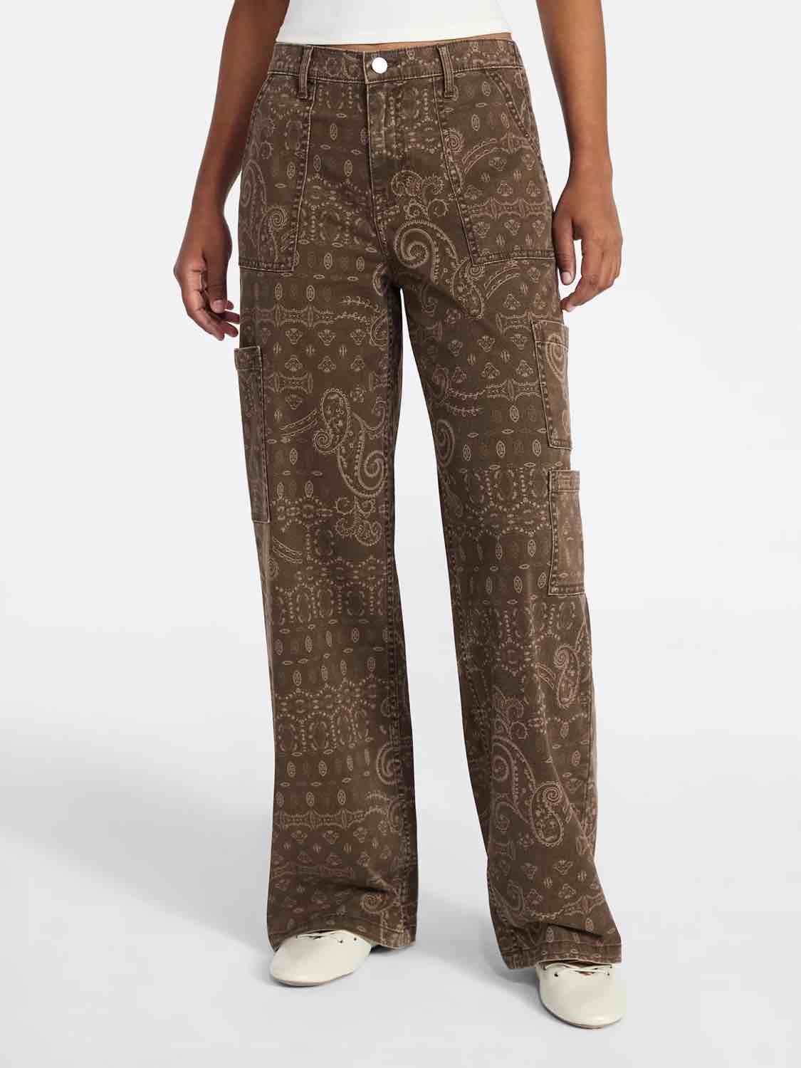 VARIETY CLOTHING DIFFERENT SIZES & STYLES