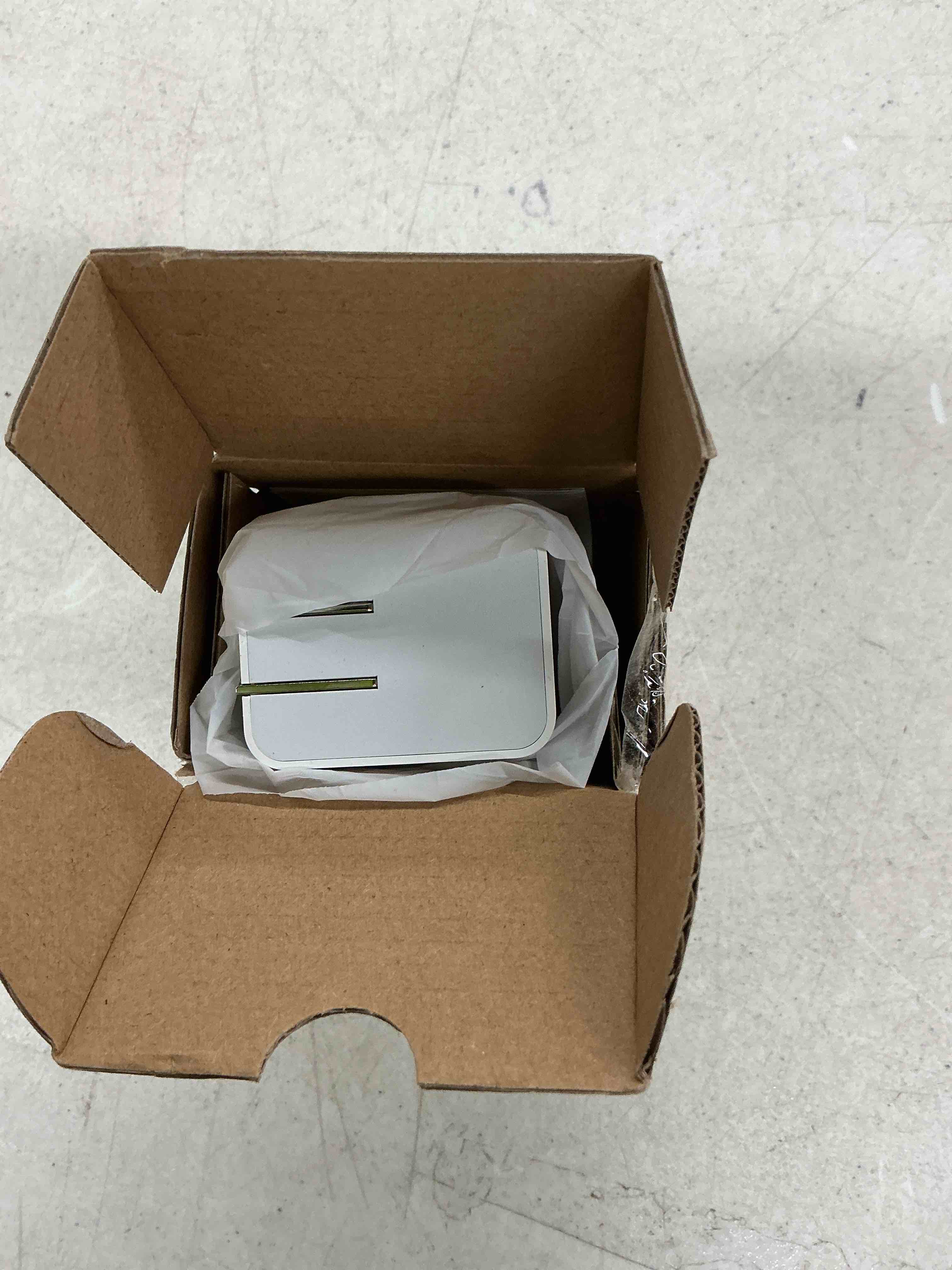 Condition photo showing Good Condition for 2026 updated 40w retractable charger,4port travel essentials multiport,5-in-1 pd wall charger block plug+2.6ft type c cables, fast phone charging foldable brick for iphone 17/16/15 pro max,galaxy white type c cable