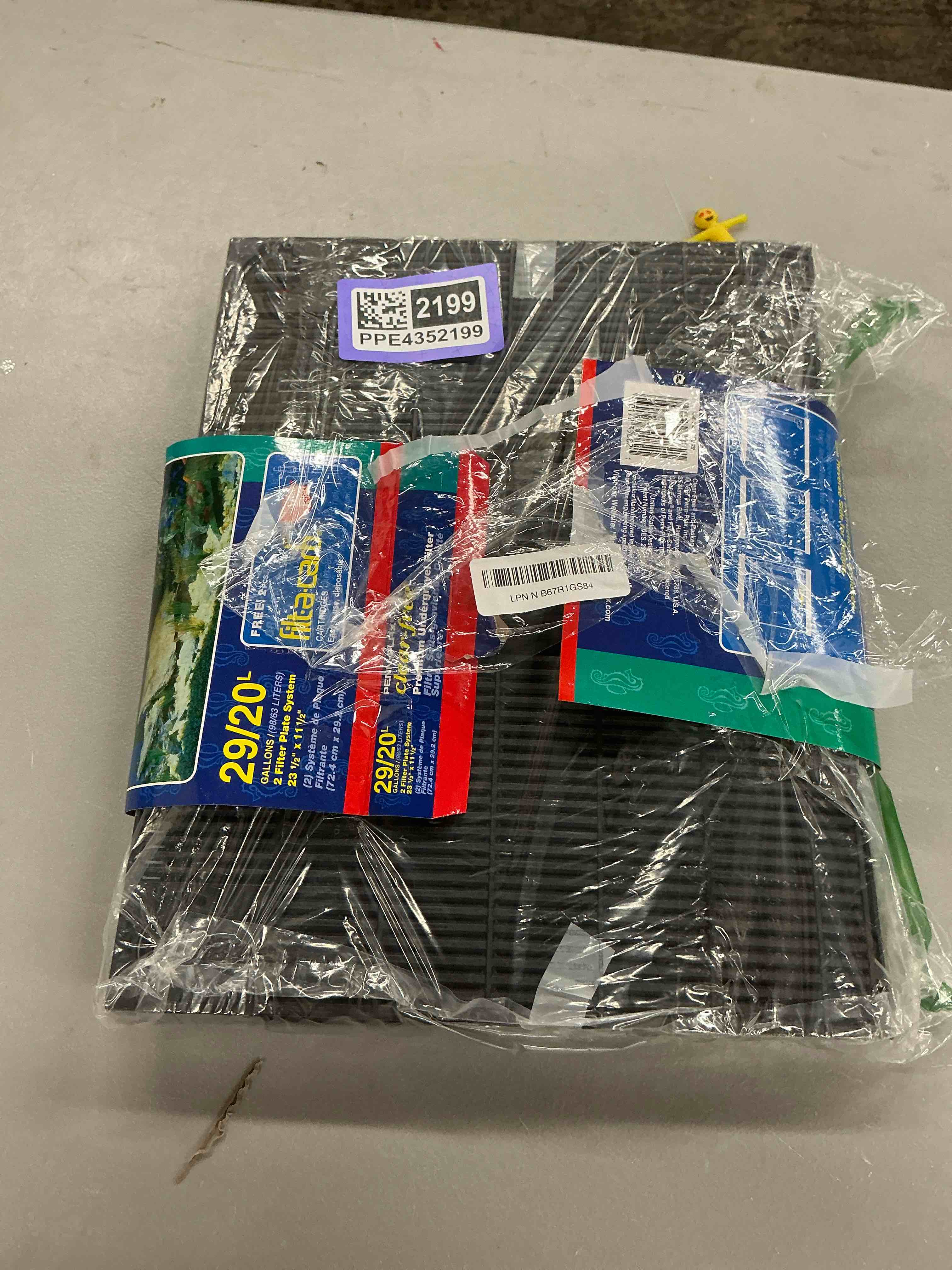 Condition photo showing Good Condition for penn-plax undergravel aquarium filter for 20 (long) - 29 gallon tanks – two 14” x 11.1” plates – under gravel system for clear, clean water – safe for freshwater and saltwater tanks