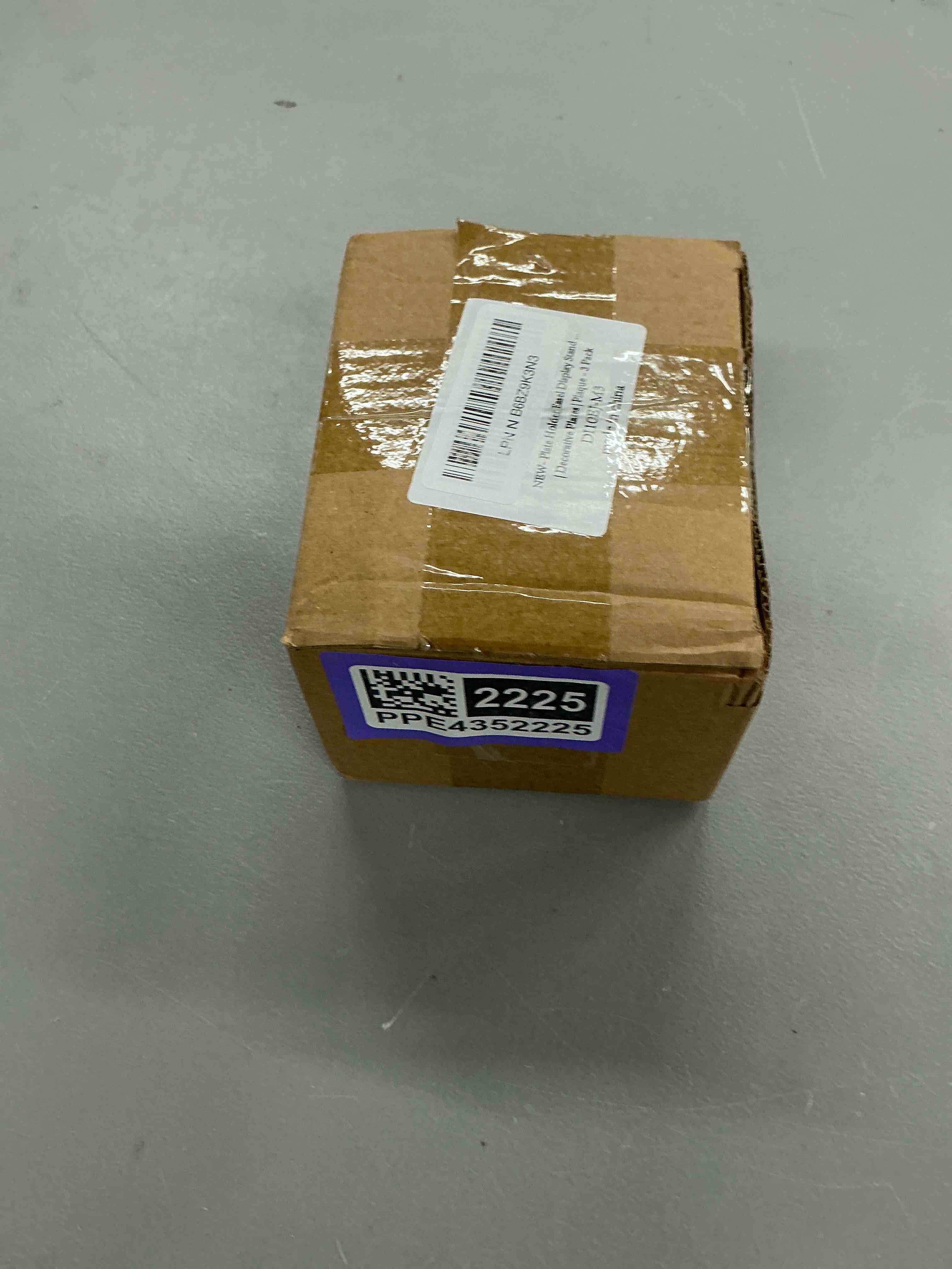 Condition photo showing New/Like New for plate holder easel display stand - 4.5 inch metal plate stands for display - tabletop picture stand - gold iron easels for display pictures | photo frames | book | decorative plates | plaque - 3 pack gold-4.5 inch (3 pack)