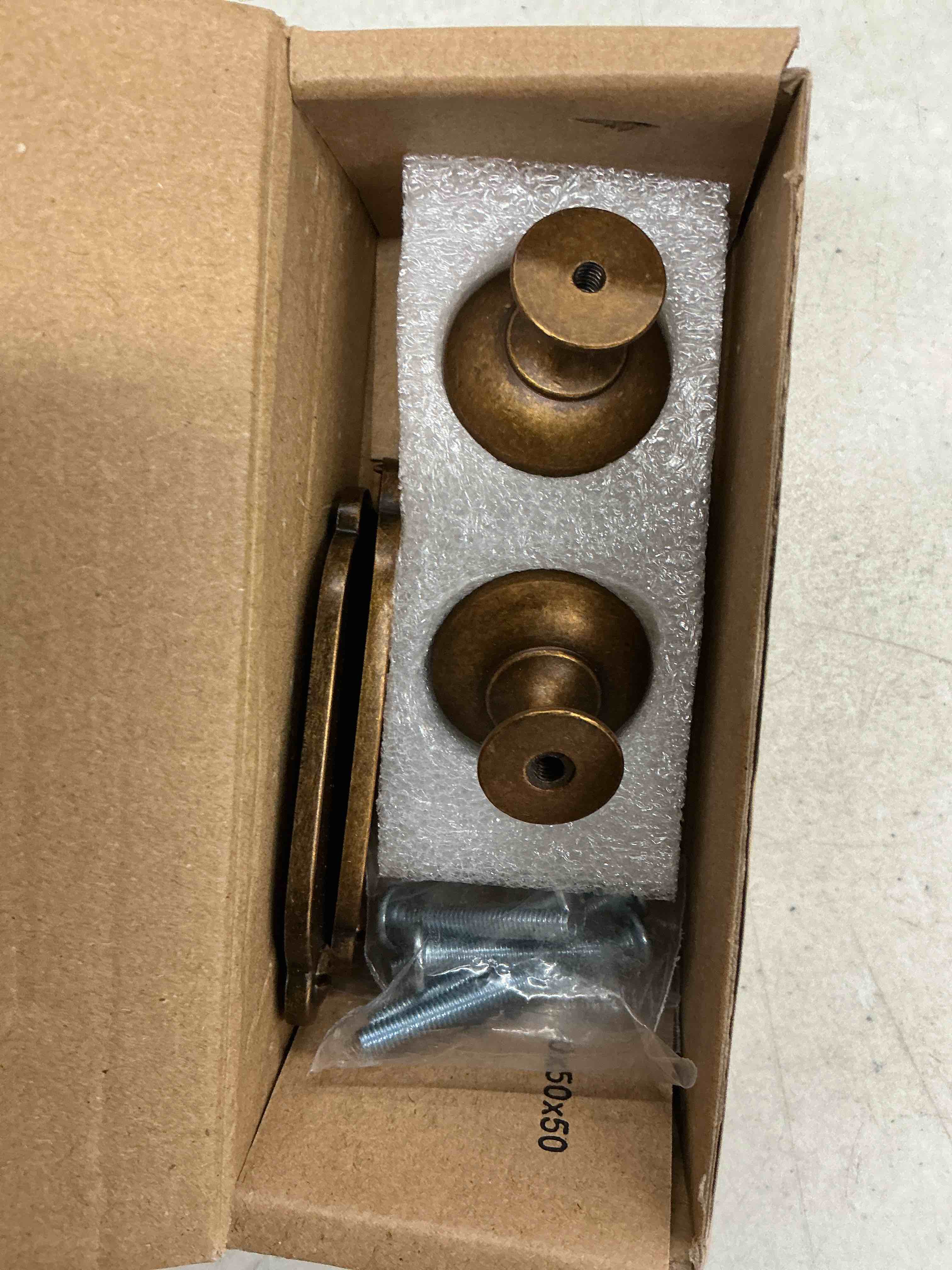 Condition photo showing Good Condition for goo-ki antique brass zinc alloy cabinet knob with backplate - single hole center cabinet pull hardware for bedroom, kitchen, 2 pack?8611-g013? antique brass 2