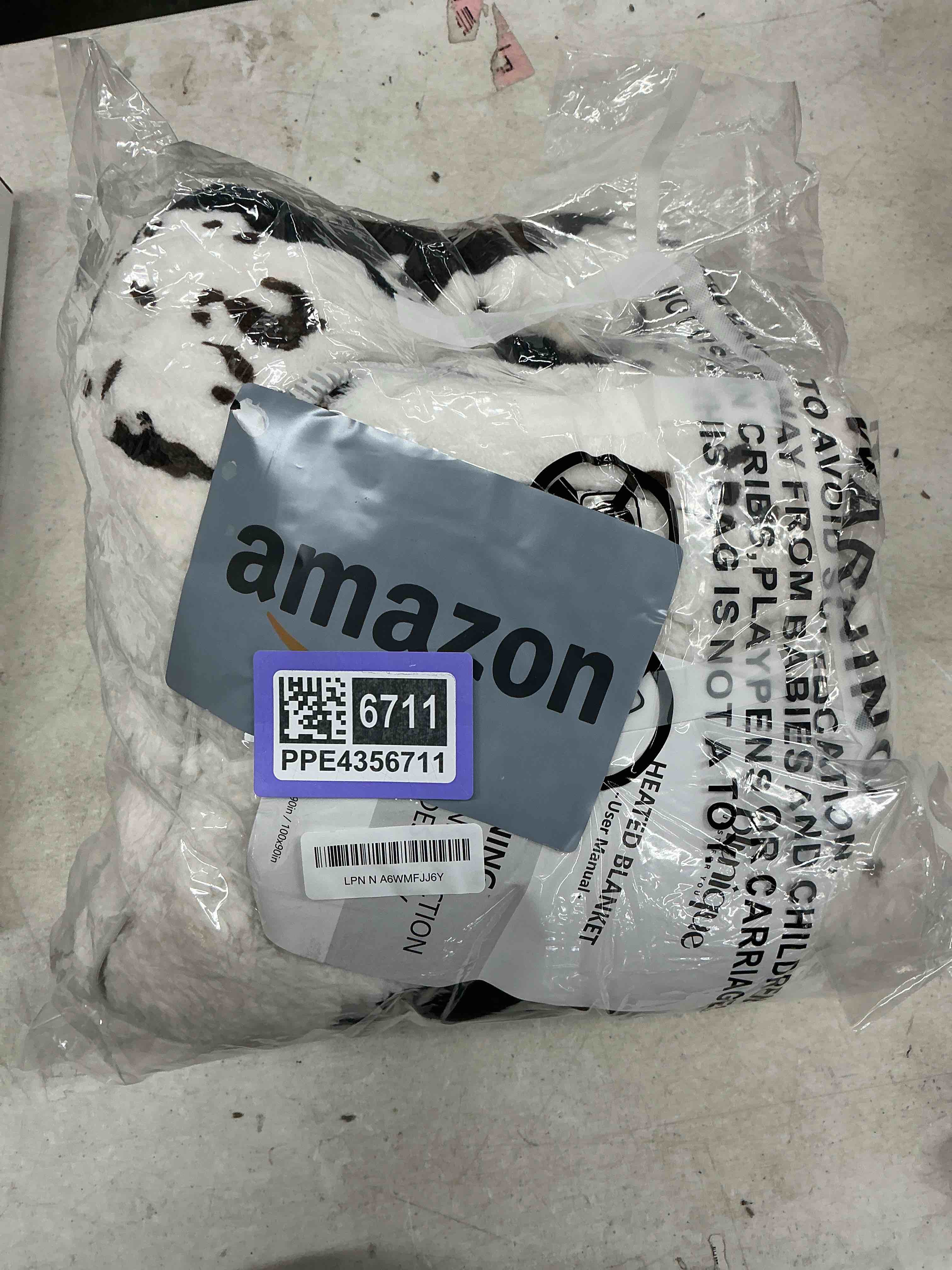 Condition photo showing Good Condition for heated blanket throw blanket - fast heating electric blanket, soft flannel heated throw with 10 time settings,10 heating settings, warm gifts for women & mom & grandma(50"x60"cow print white) 01 - black ombre-white throw 50" x 60"