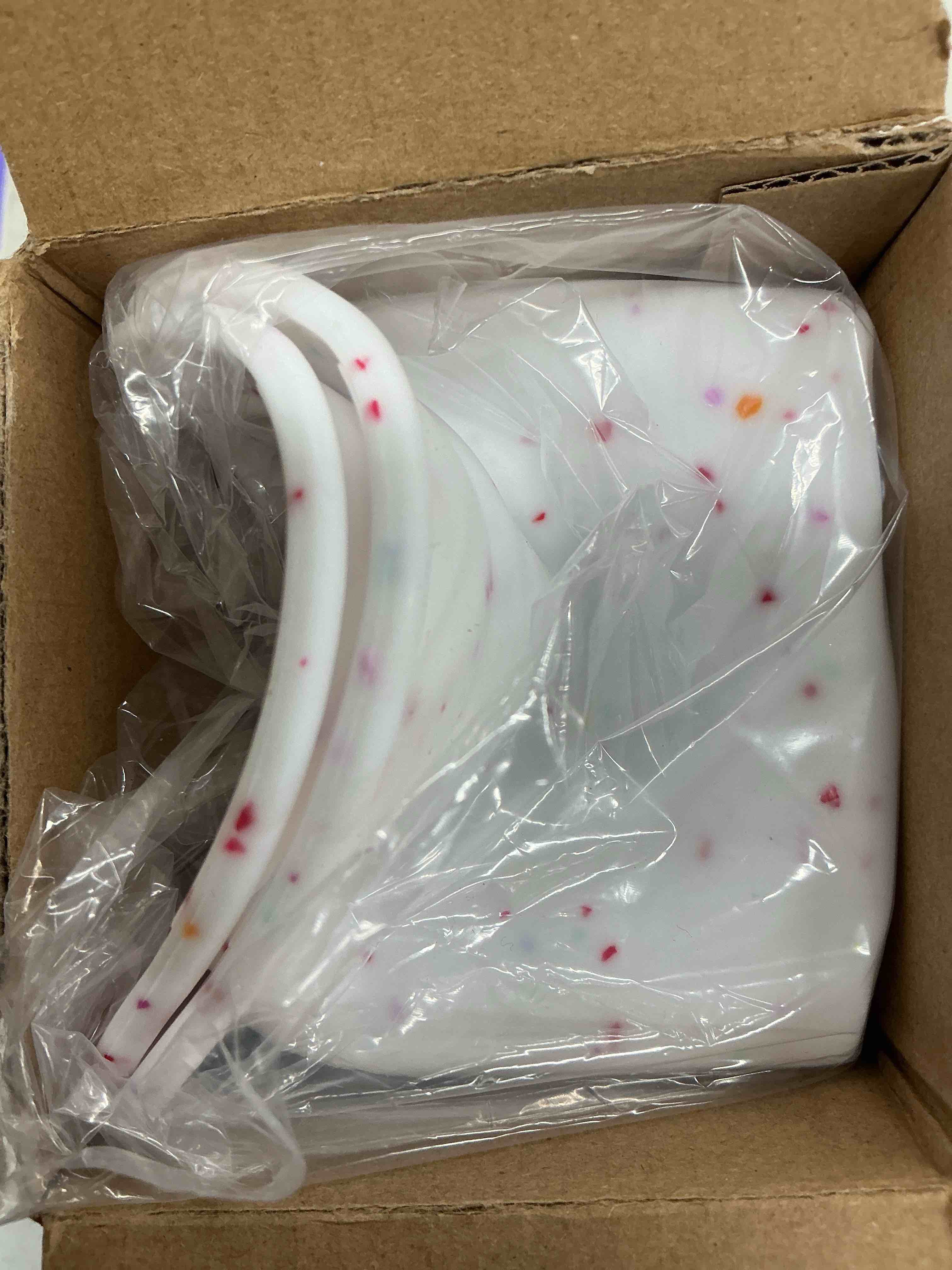 Condition photo showing Good Condition for sakolla 2 pack silicone bread loaf molds, nonstick easy release rectangle silicone loaf pan for baking cake, meatloaf, banana bread, brownies, and quiche (confetti) silicone loaf pans/2 pcs