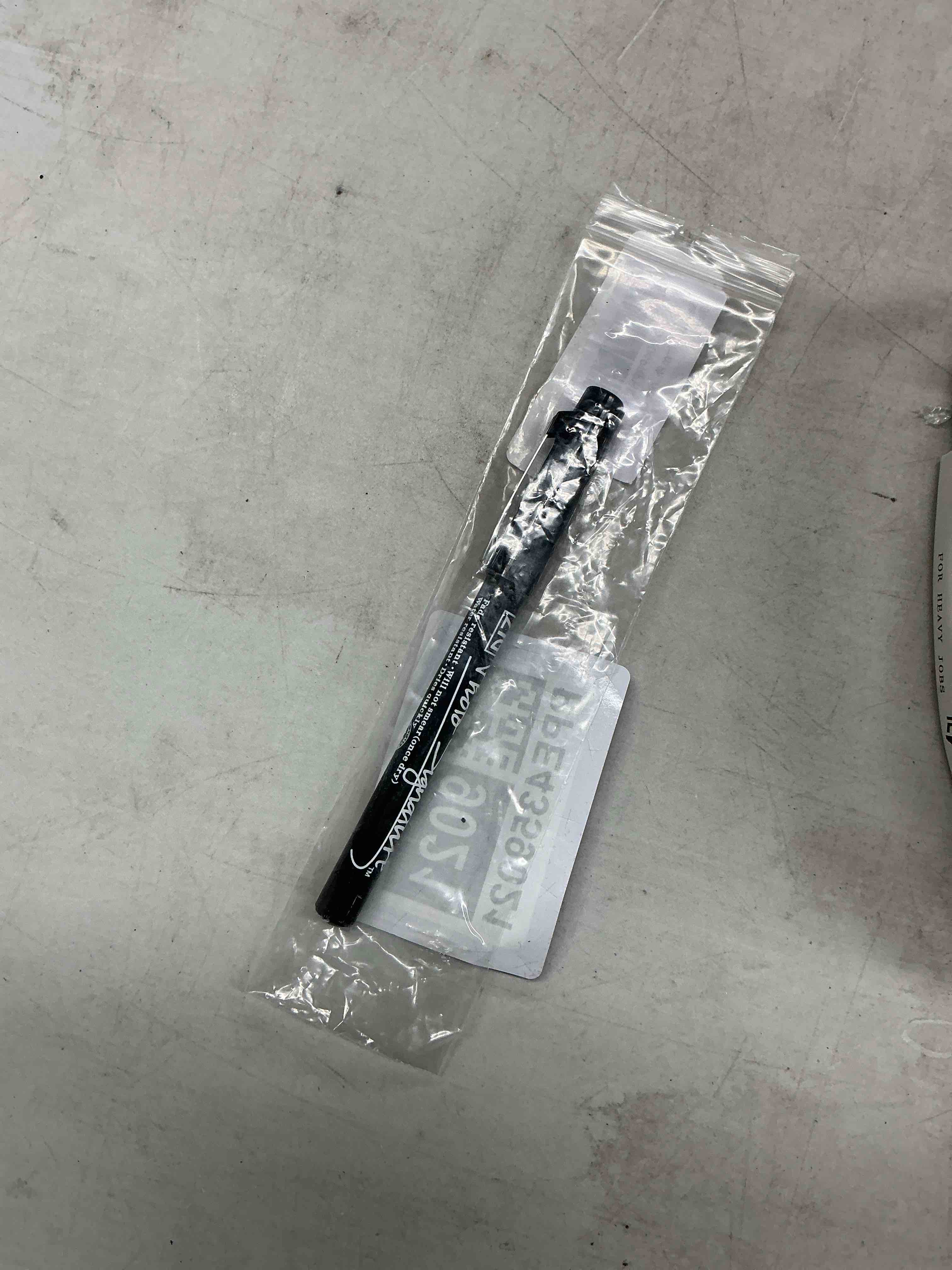 Condition photo showing Good Condition for 12 pack zig photo signature marker-black -ps220-010
