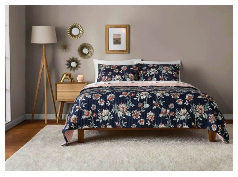 Mainstays 100% Cotton Matelassé Quilt, Full/Queen, Reversible, Navy Floral