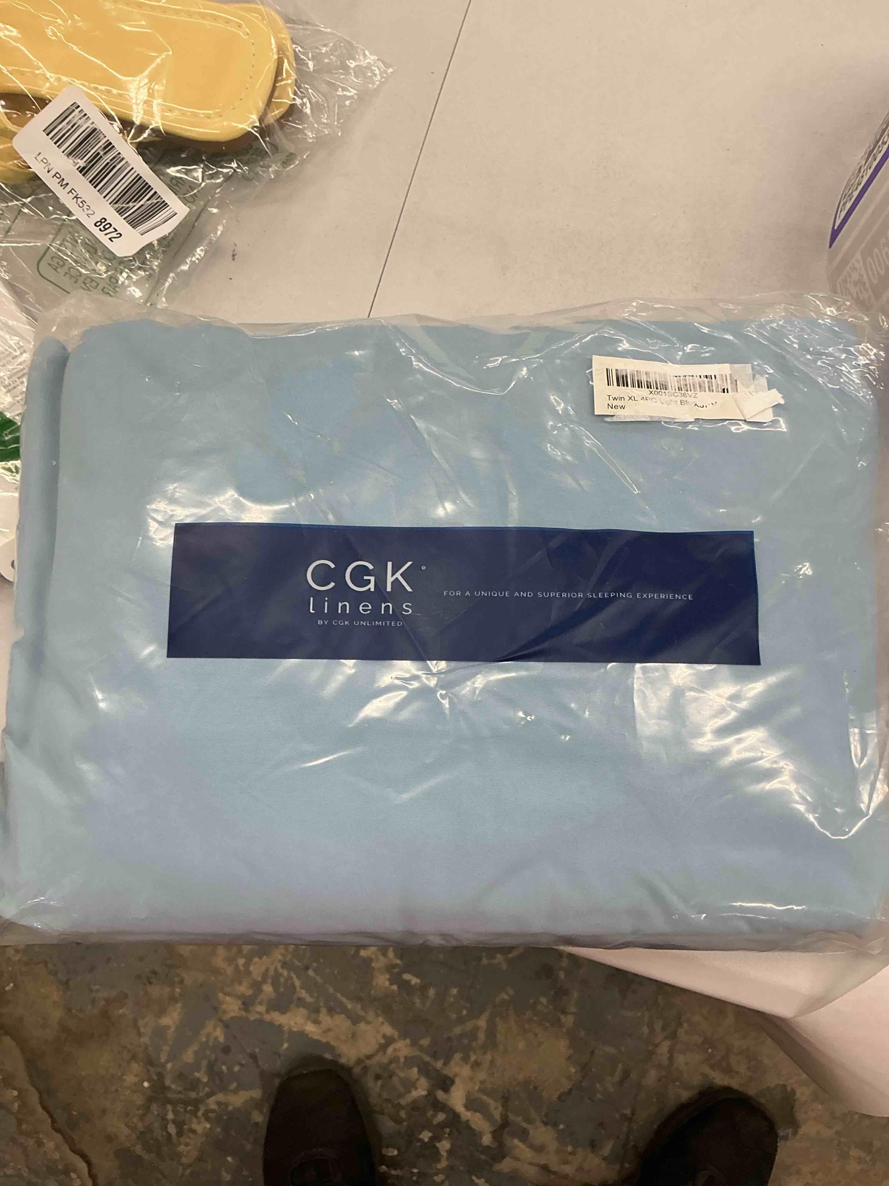 Condition photo showing New/Like New for twin xl 4 piece sheet set - comfy breathable & cooling - hotel luxury bedding for women, men, kids, teens & children - 1 flat & 1 fitted sheet & 2 pillowcases w/ deep pockets, wrinkle free - baby blue 21 - baby blue twin xl