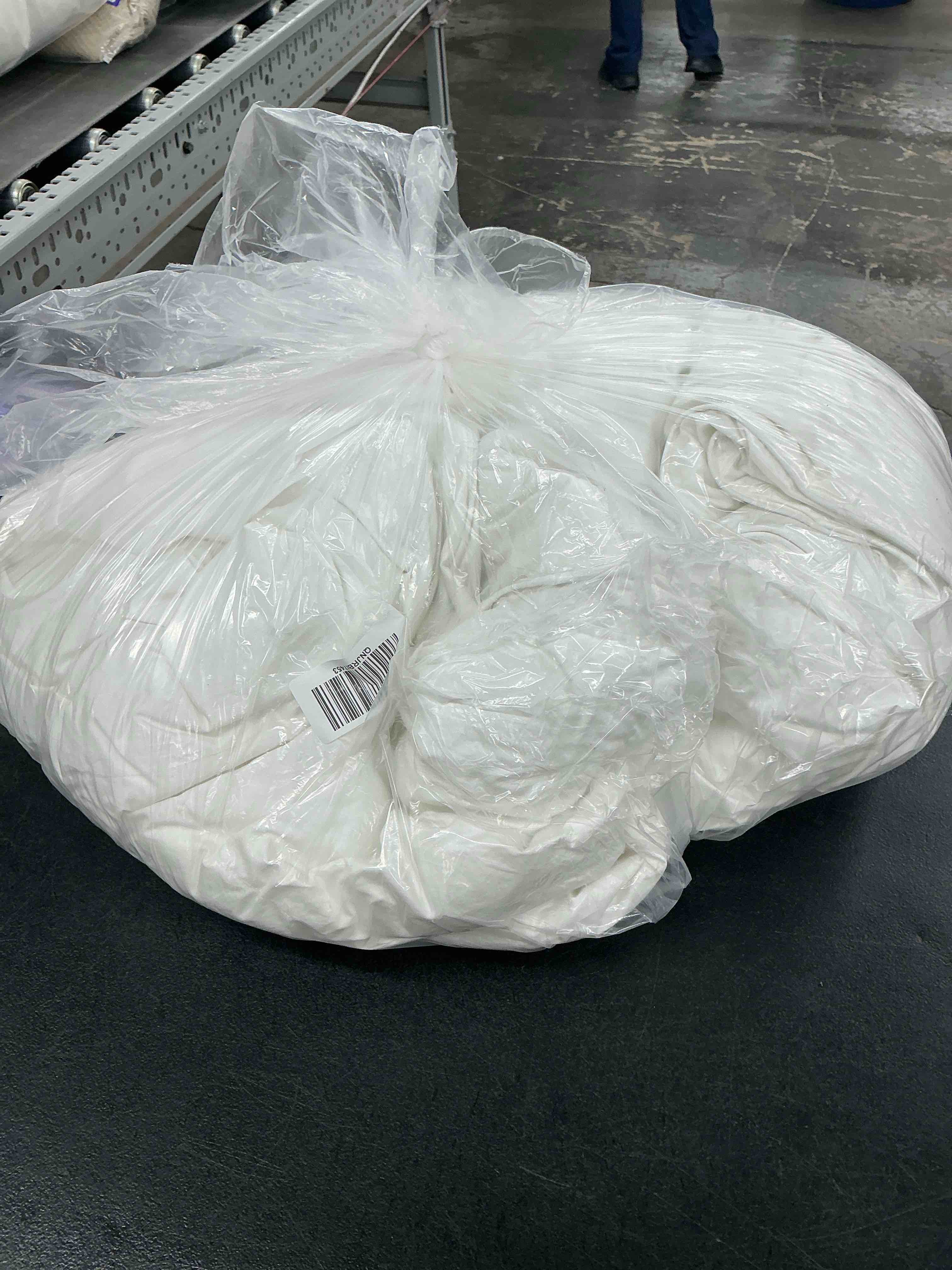 Condition photo showing Good Condition for quince premium down alternative comforter, twin, white