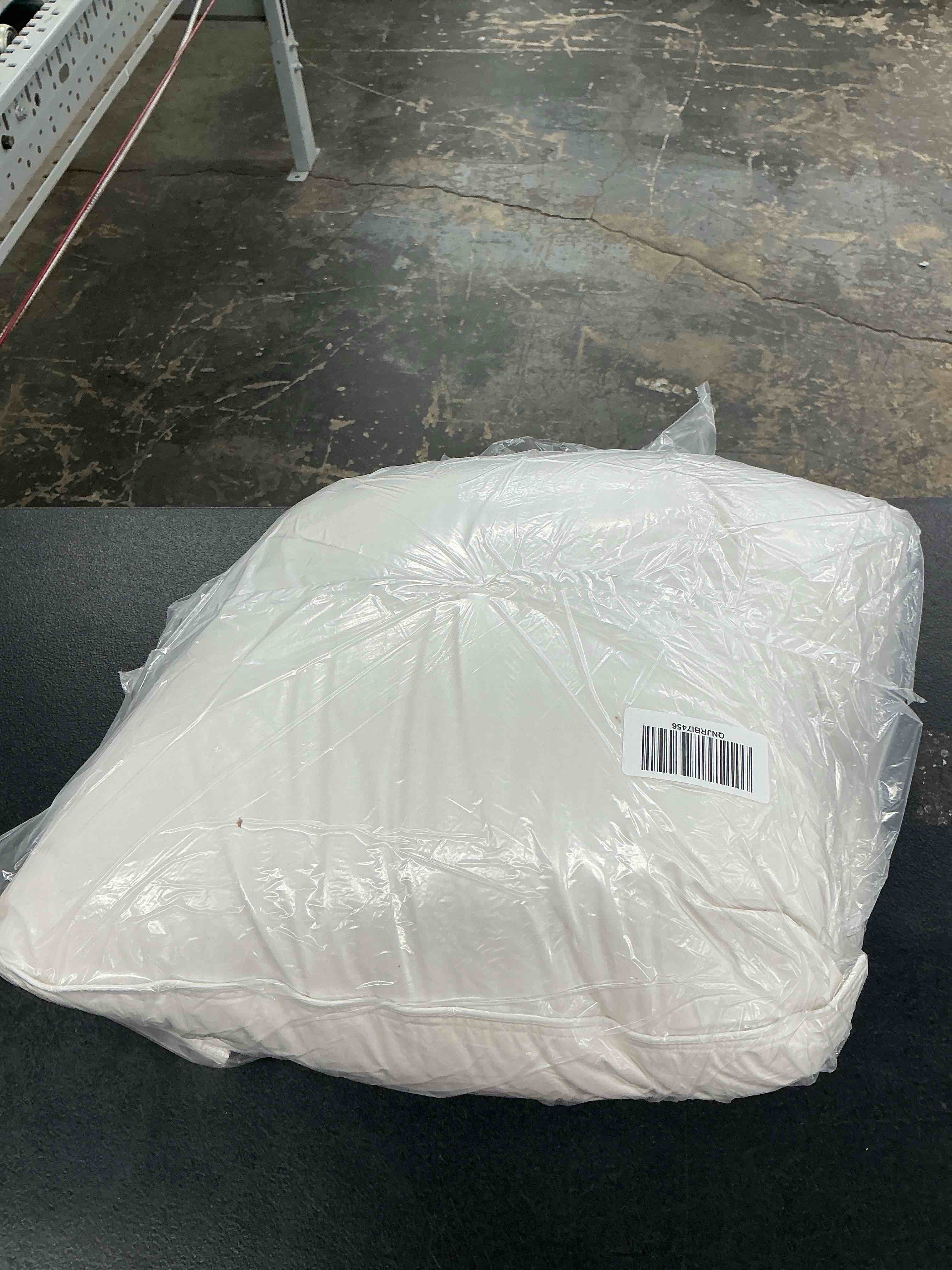 Condition photo showing Good Condition for quince luxe goose down pillow, king, medium