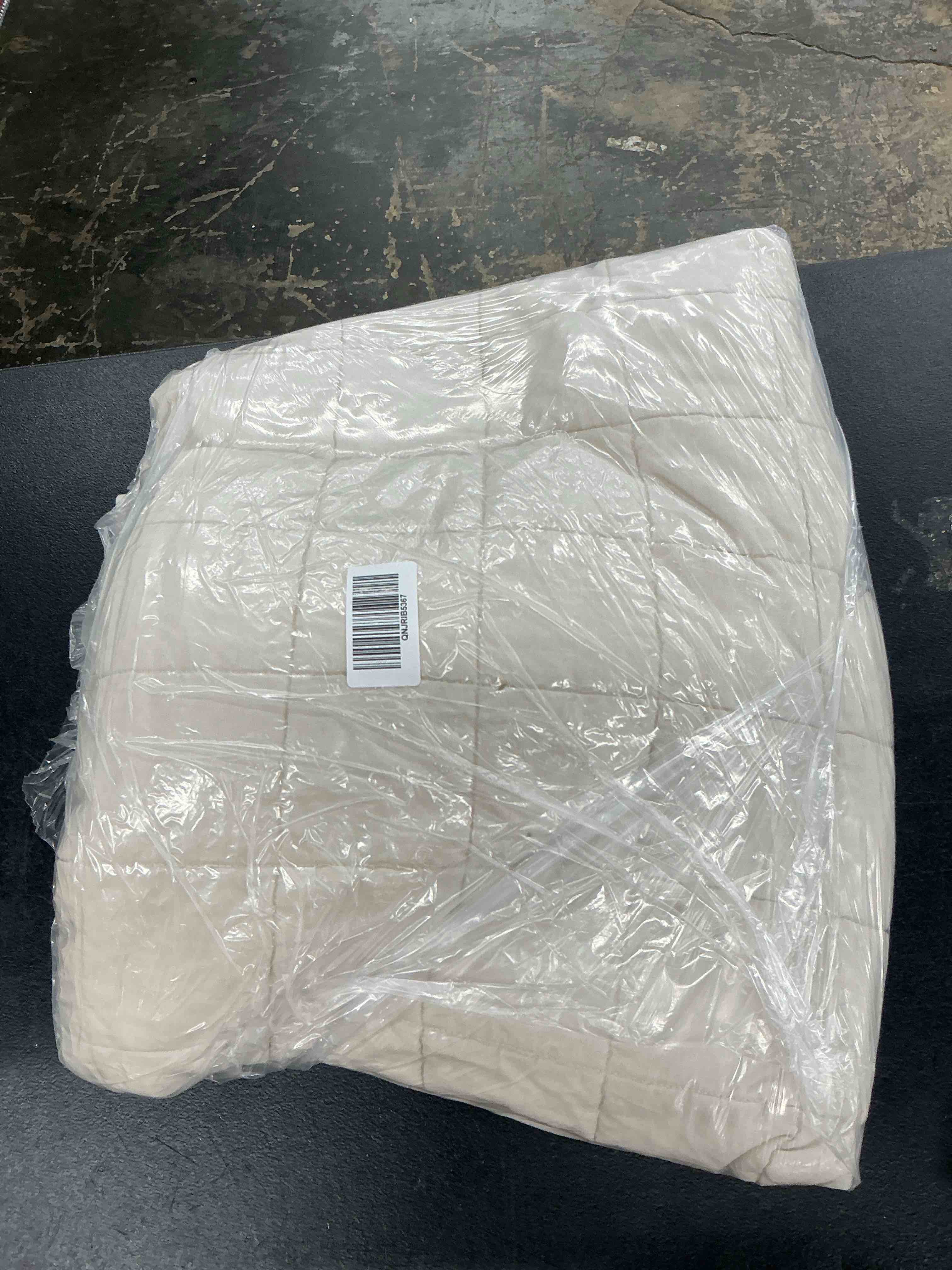 Condition photo showing Good Condition for quince european linen box quilt, twin, sand