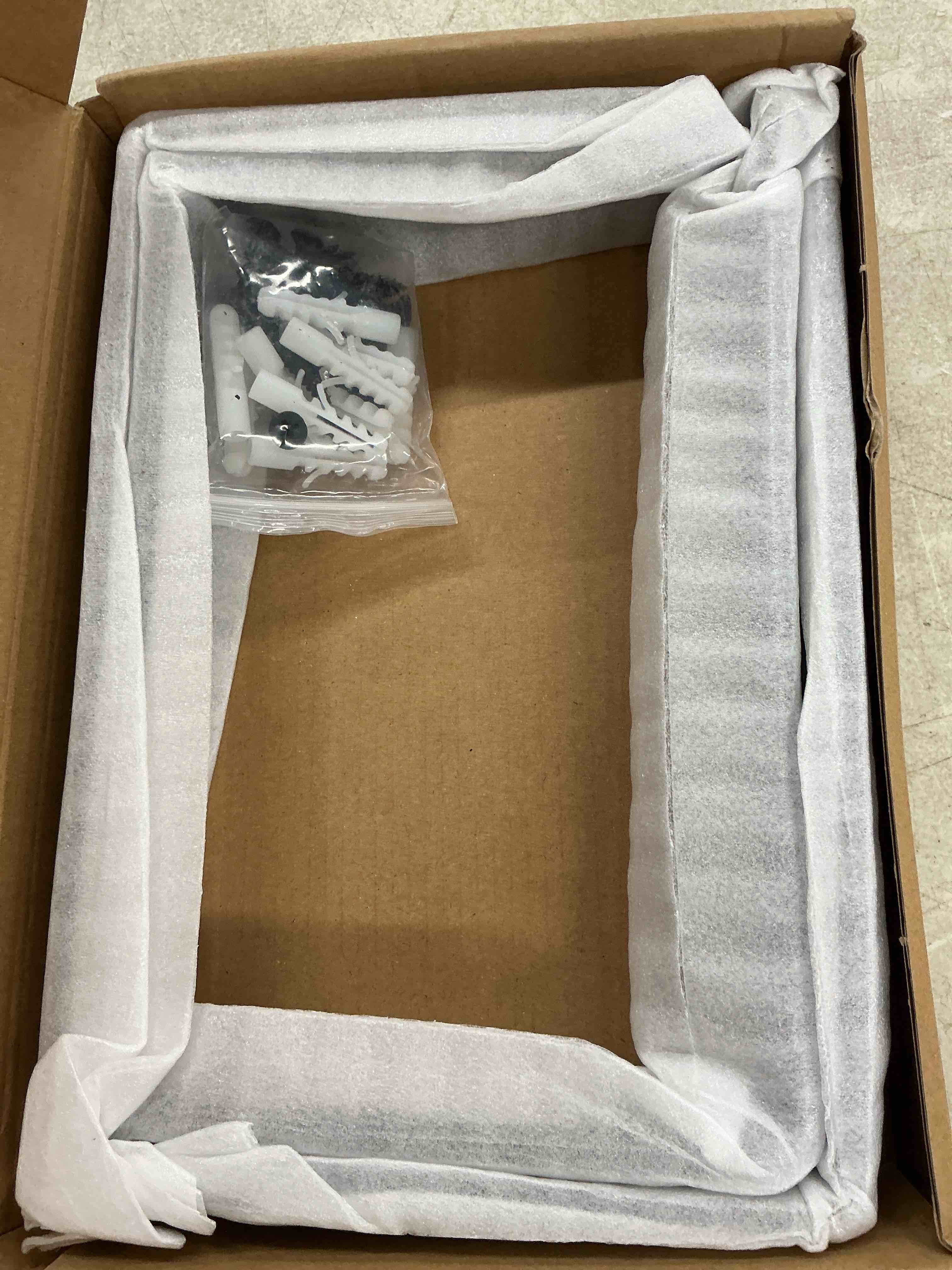 https://s3.amazonaws.com/lotting-images-prod/EmanualPiazza/PPE7065214_1789402842383.jpeg