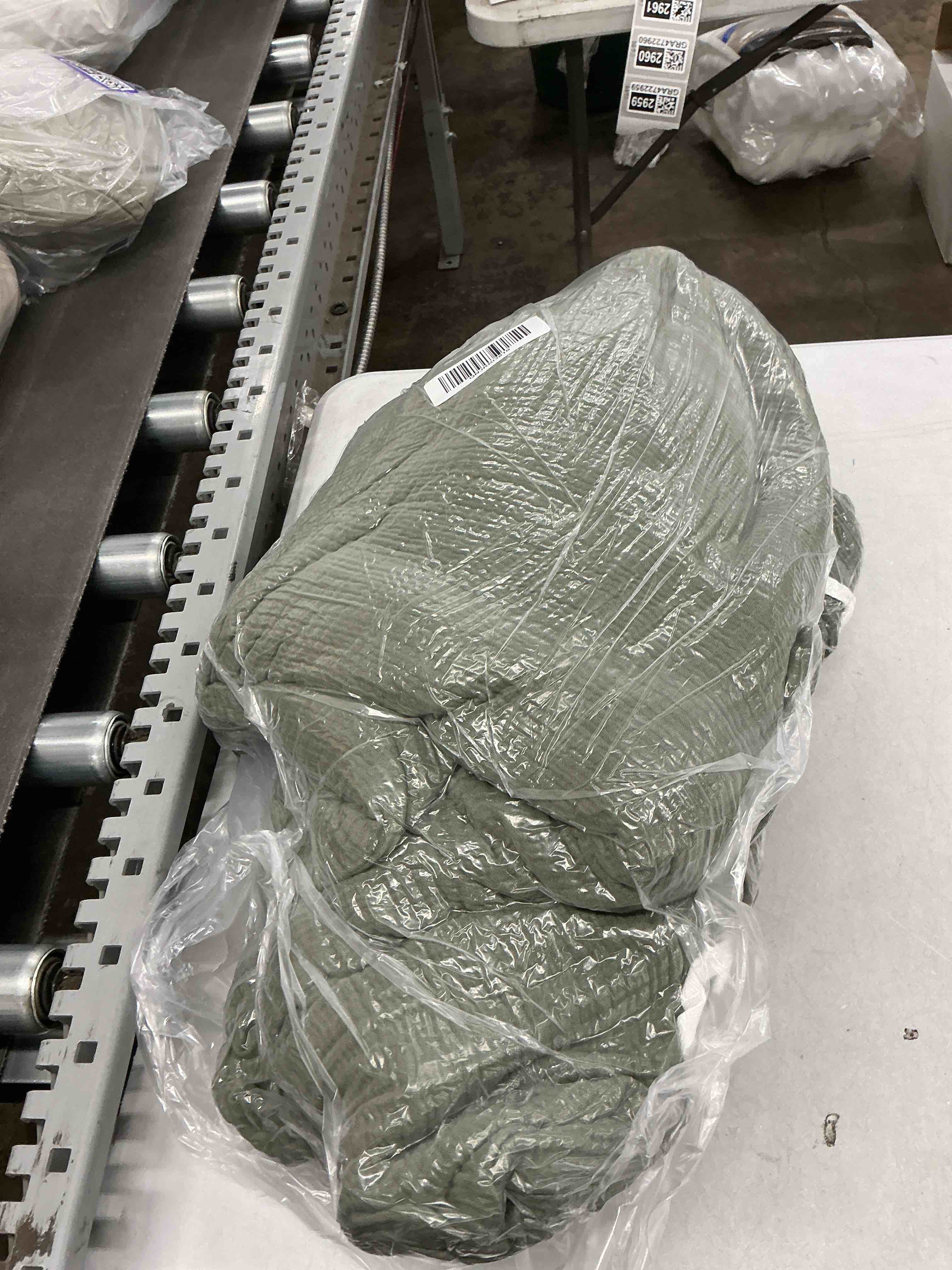 Condition photo showing Good Condition for quince organic cotton gauze duvet cover set, king/cal king, olive
