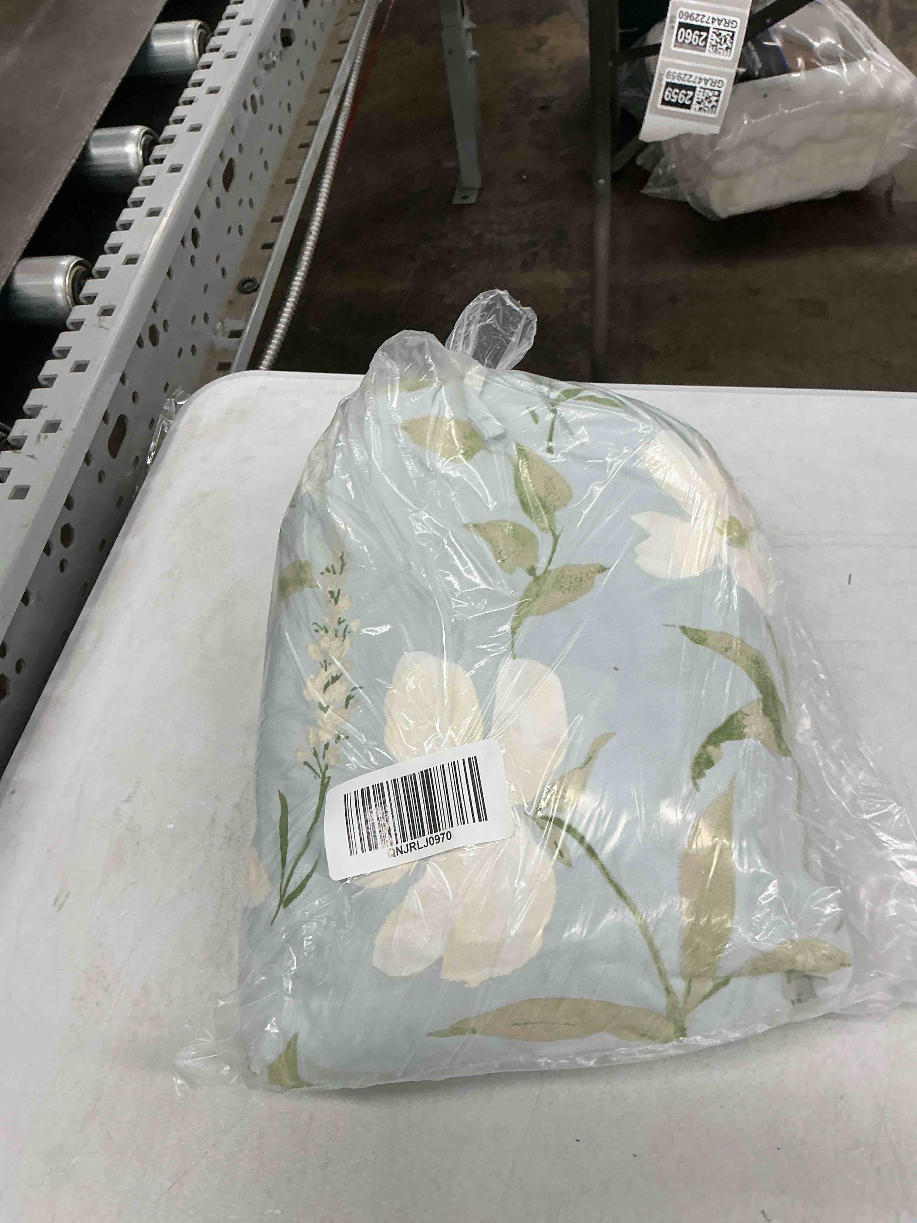 Condition photo showing Good Condition for quince organic crisp percale floral duvet cover set, full/queen, blue garden