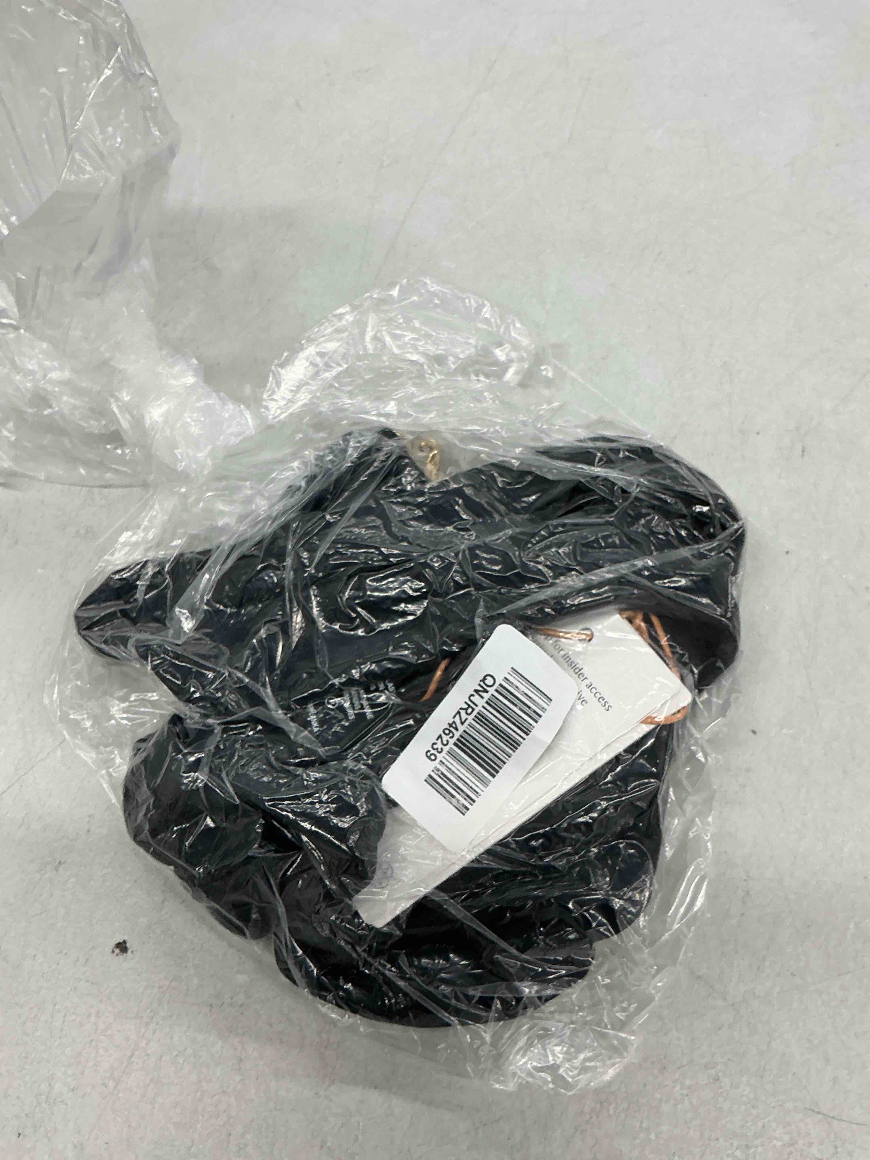 Condition photo showing Good Condition for quince italian plunge bikini top, m, black