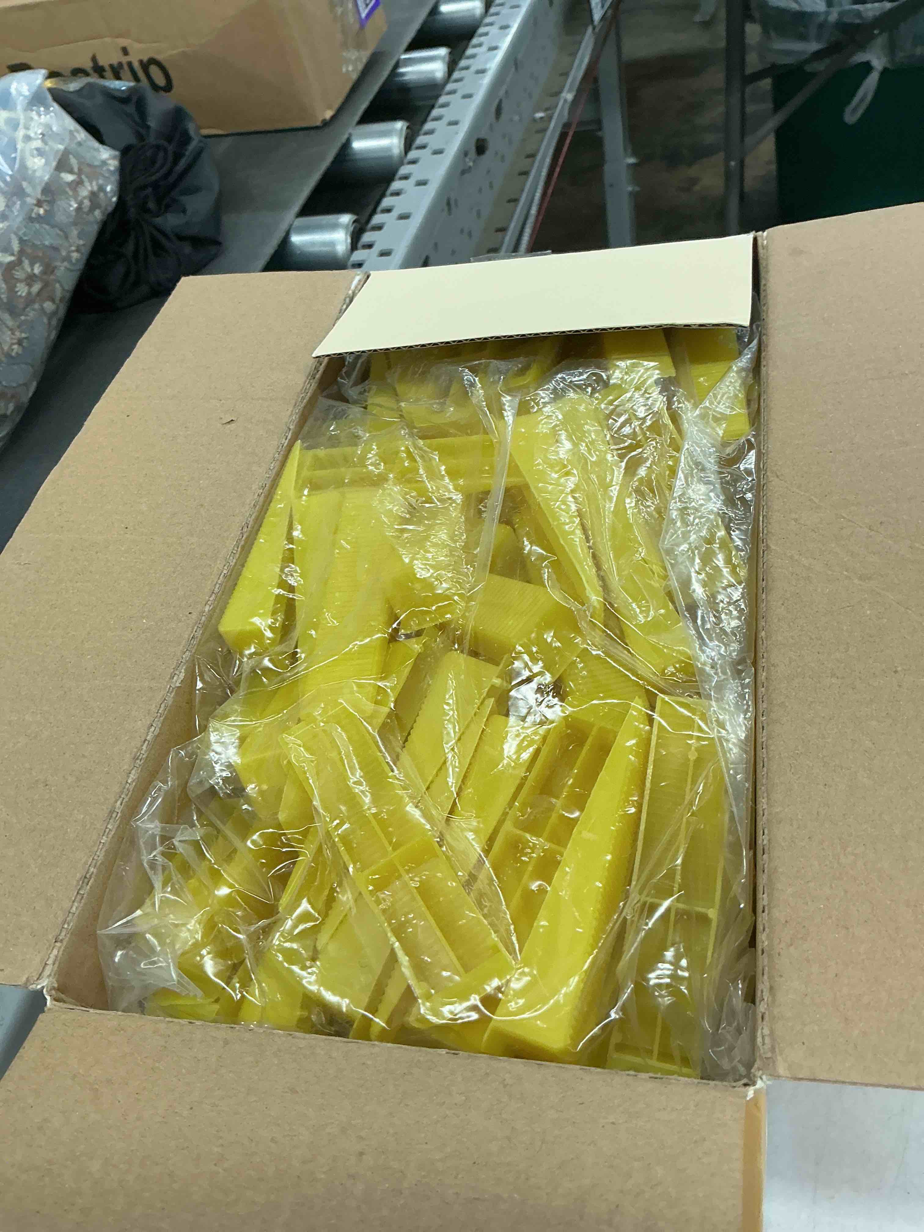 Condition photo showing Good Condition for dgsl tile leveling system with tile plier - 600-piece tile spacers clips and 200-piece reusable wedges - tile tools set for stone installation 1/16 inch 1/16 inch * 600 spacers
