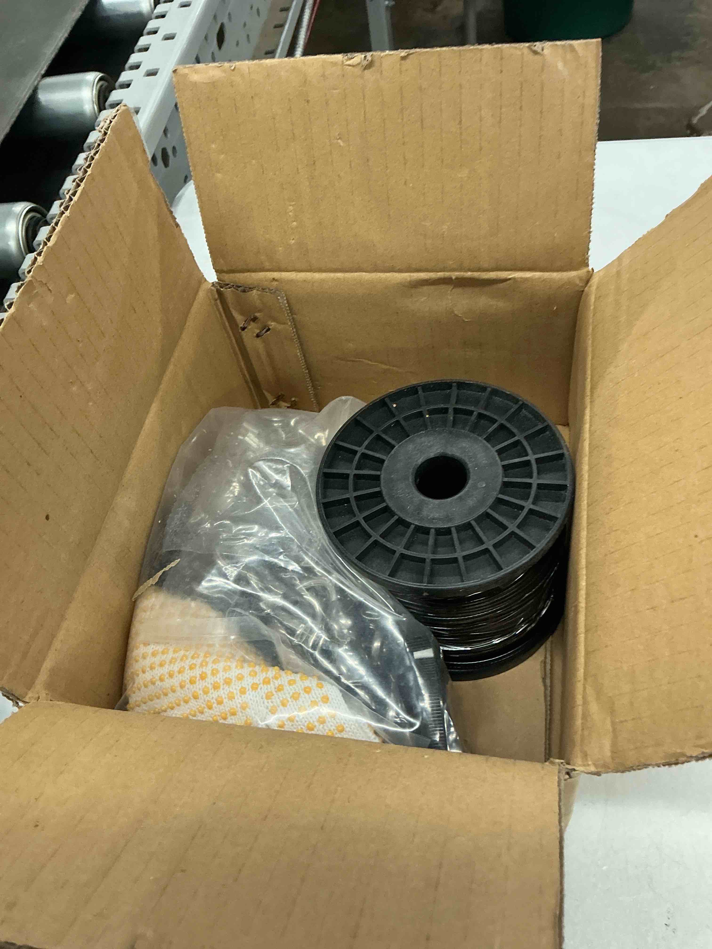 Condition photo showing Good Condition for string light hanging kits,400ft nylon coated stainless steel 304 wire rope,outdoor hanging light kit included enough accessories with turnbuckles and hooks for patio, garden and wedding lighting
