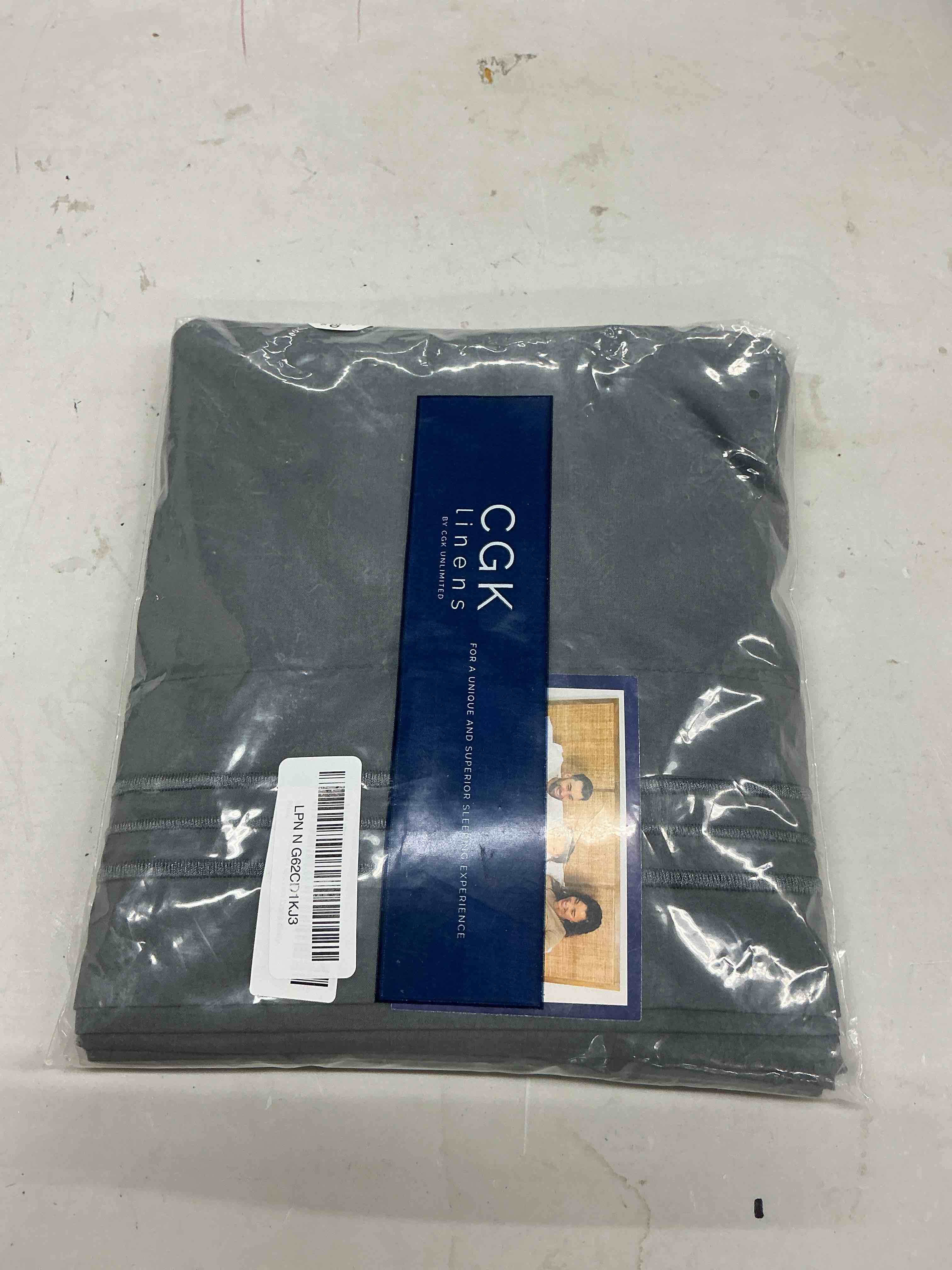 Condition photo showing Good Condition for queen pillow cases set of 4 - ultra soft hotel quality pillowcase covers - comfy, cozy & wrinkle free - shrinkage, stain & fade resistant - machine washable pillow protectors - 4 piece set - dark grey queen 06 - dark grey 4