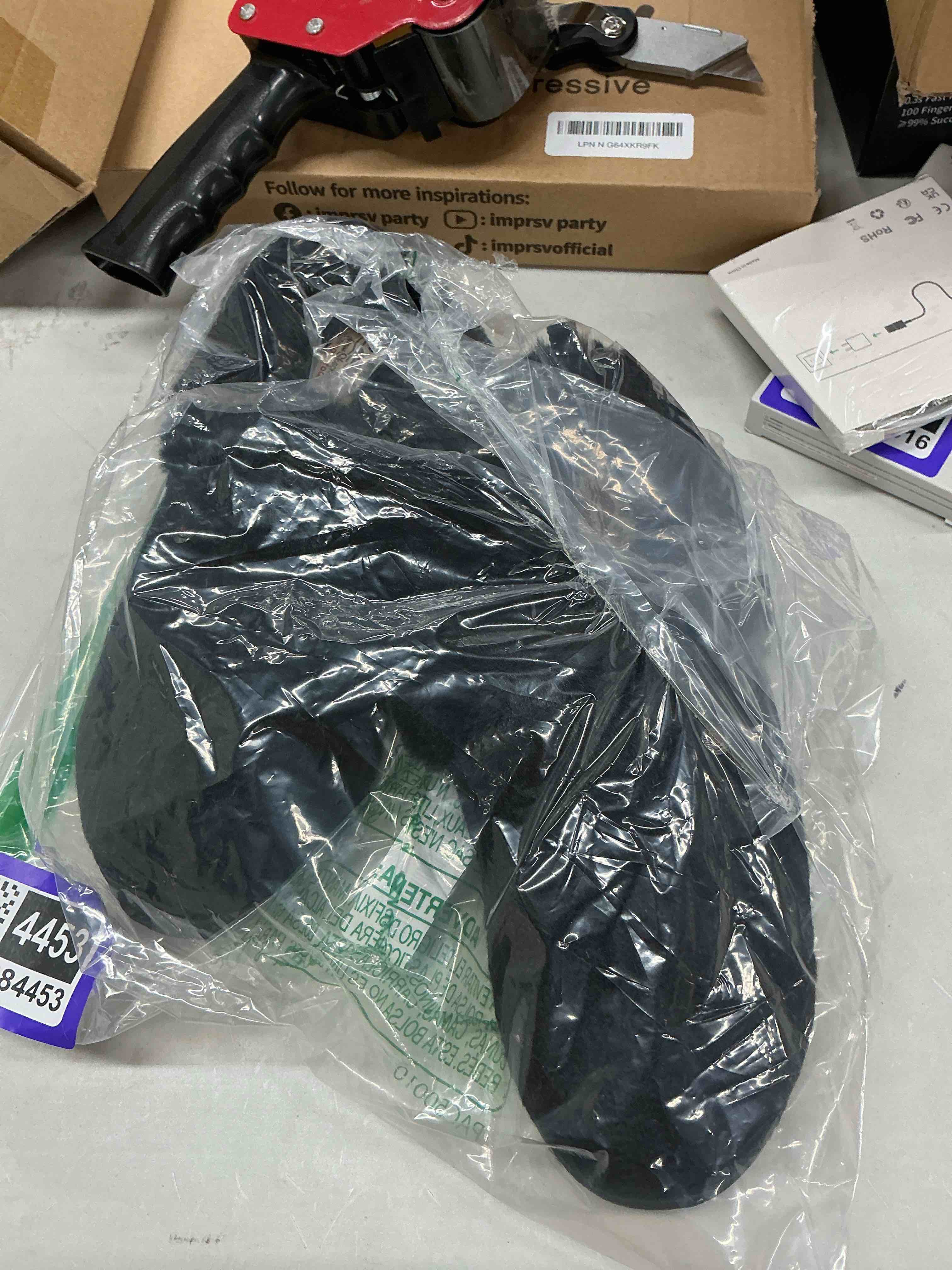 Condition photo showing Good Condition for beslip classic fur lined clogs waterproof winter fuzzy slippers for women men indoor and outdoor 9.5-10.5 women/8-9 men black/khaki
