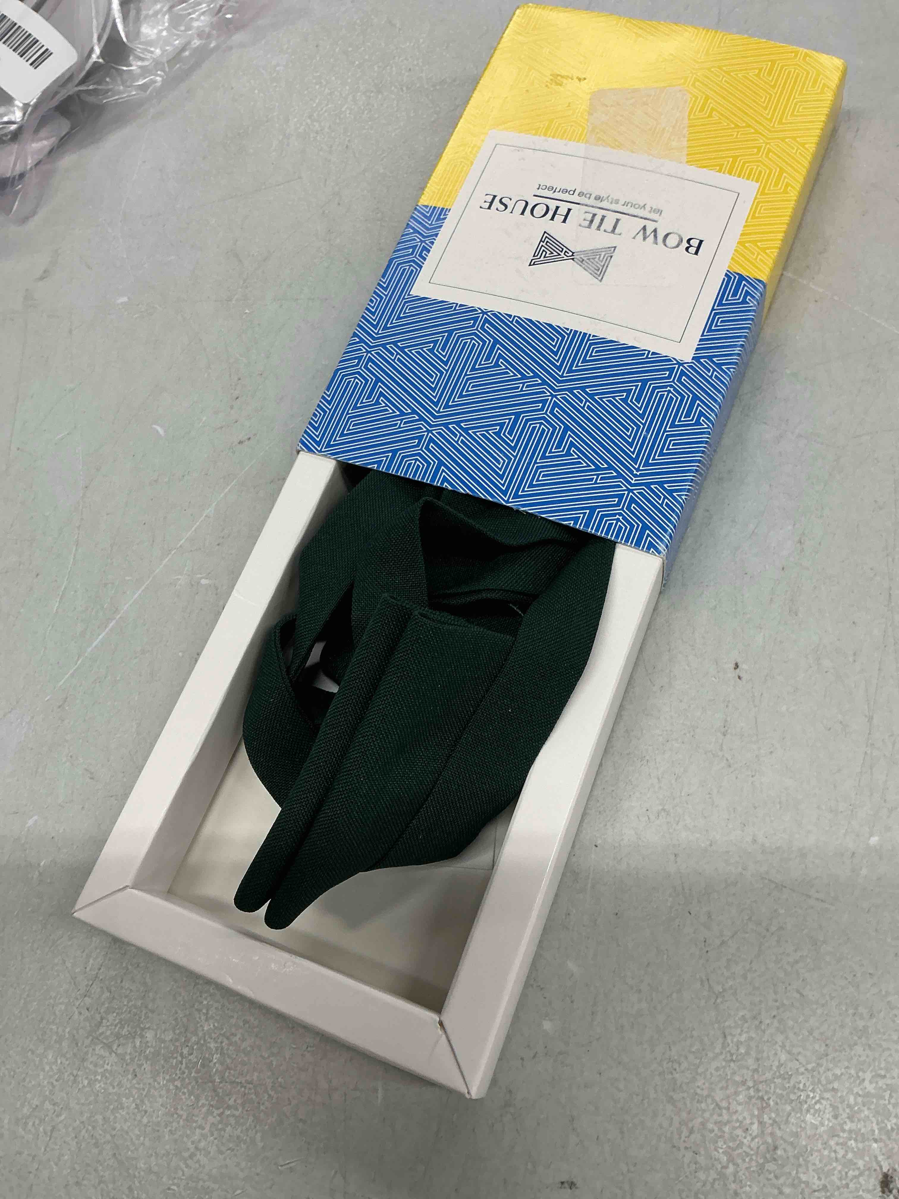 Condition photo showing Good Condition for bow tie house tm, mens bow ties for any age pre-tied men bowtie clip on design for adults l - (19-99 yrs., adults, full age) 41 dark green