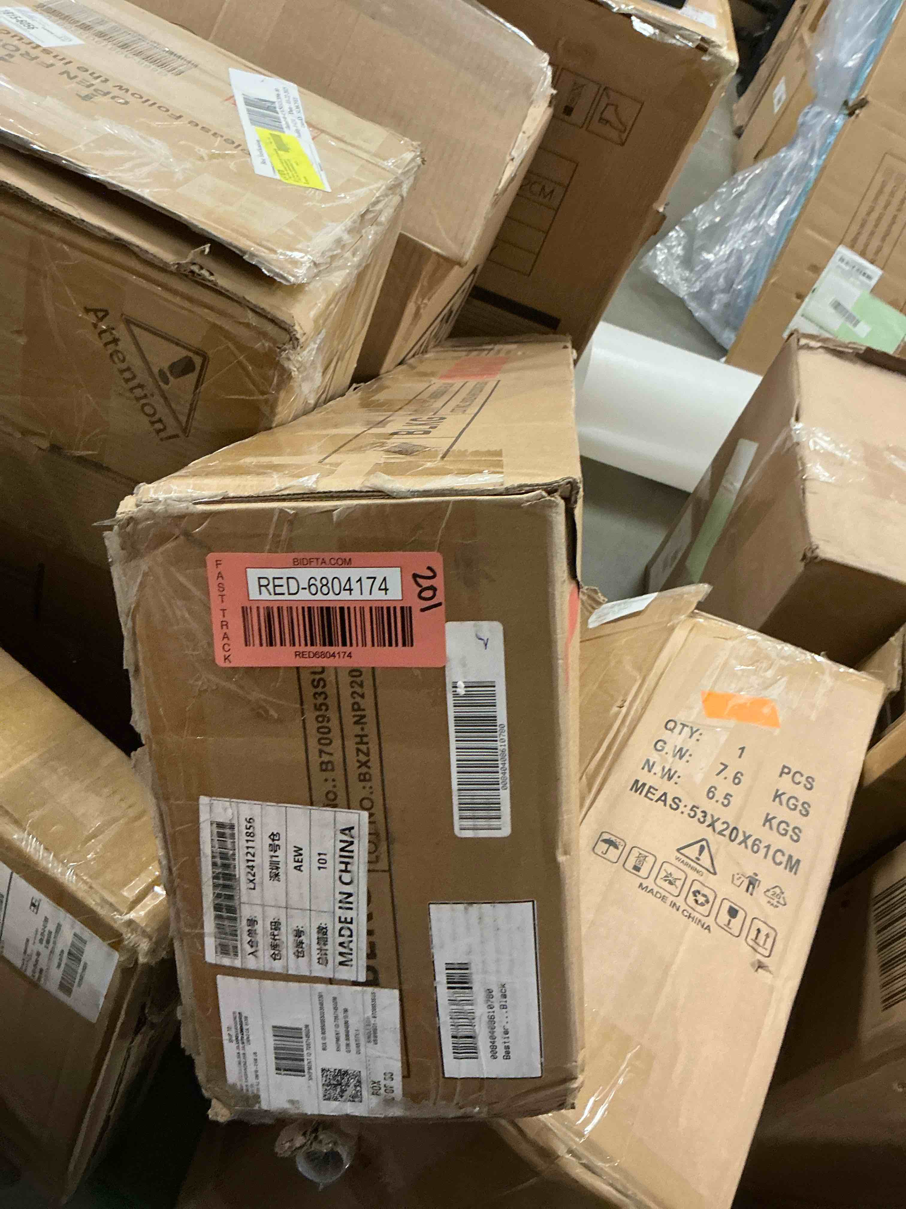https://s3.amazonaws.com/lotting-images-prod/EmanualPiazza/RED6804174_1744908915386.jpeg