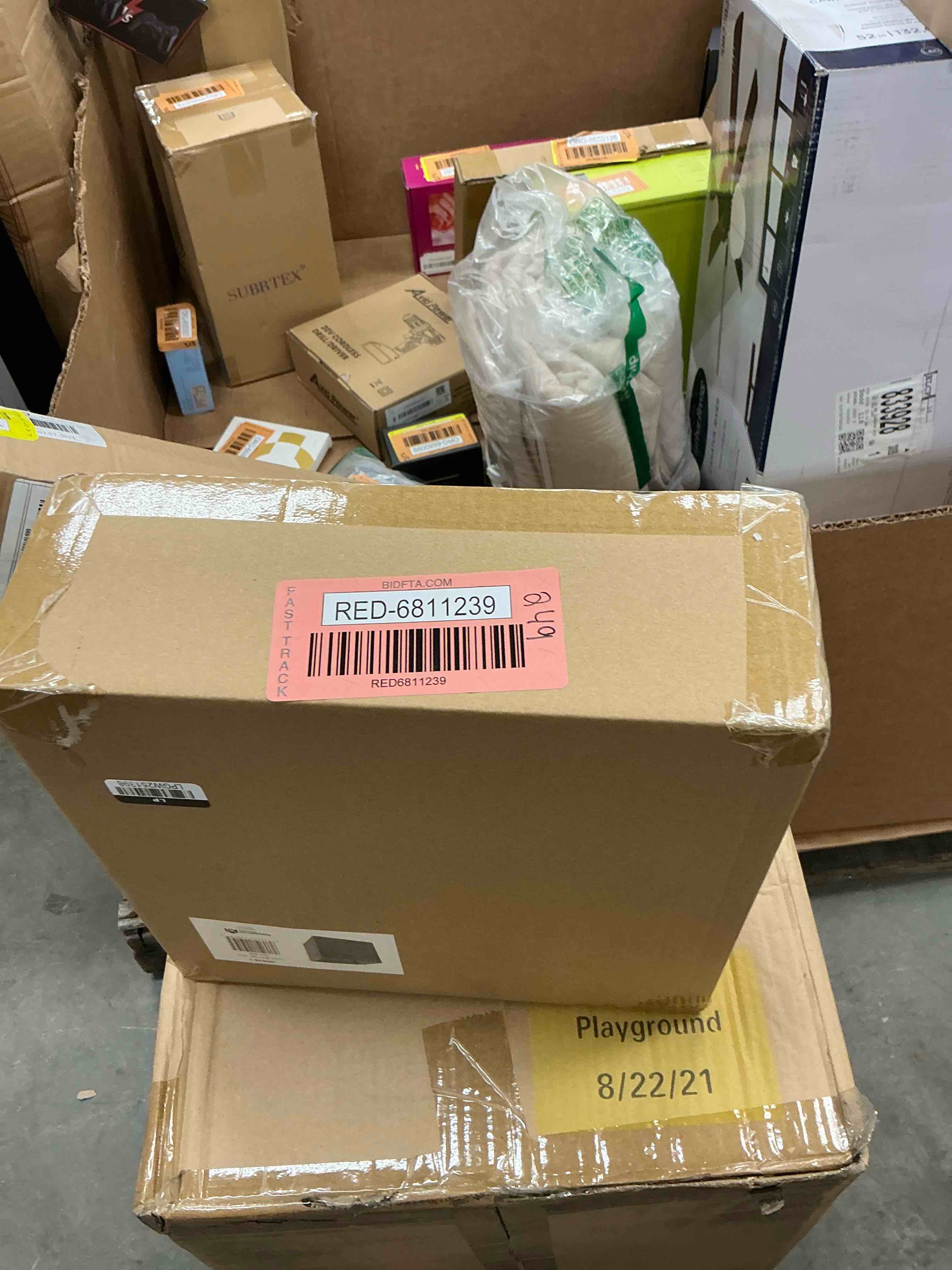 https://s3.amazonaws.com/lotting-images-prod/EmanualPiazza/RED6811239_1745943393526.jpeg