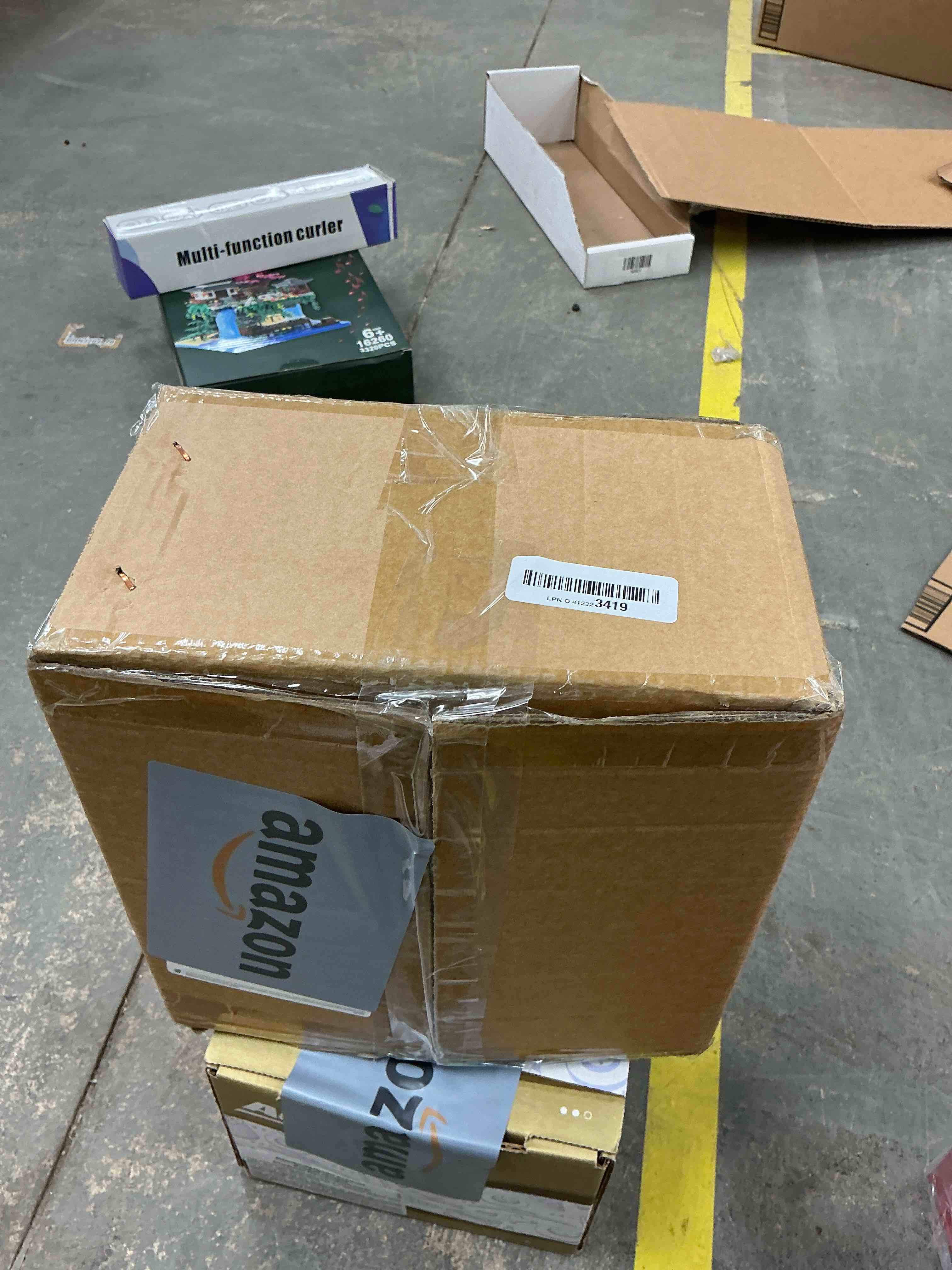 Condition photo showing Good Condition for Salad Bowls, 120 OZ(10") Large Serving Bowls Set of 2, Ceramic White Serving Bowls for Salad, Soup, Pasta and Dinner, Large Porcelain Bowl Set for Entertaining with Black on the Rim