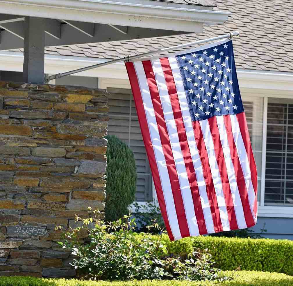 Sturdy American Flag 3x5 Ft Outdoor Heavy Duty, Longest Lasting American Flags for Outside 3x5,the USA Flag Embroidered Stars,Best High Wind all Weather Us Flag