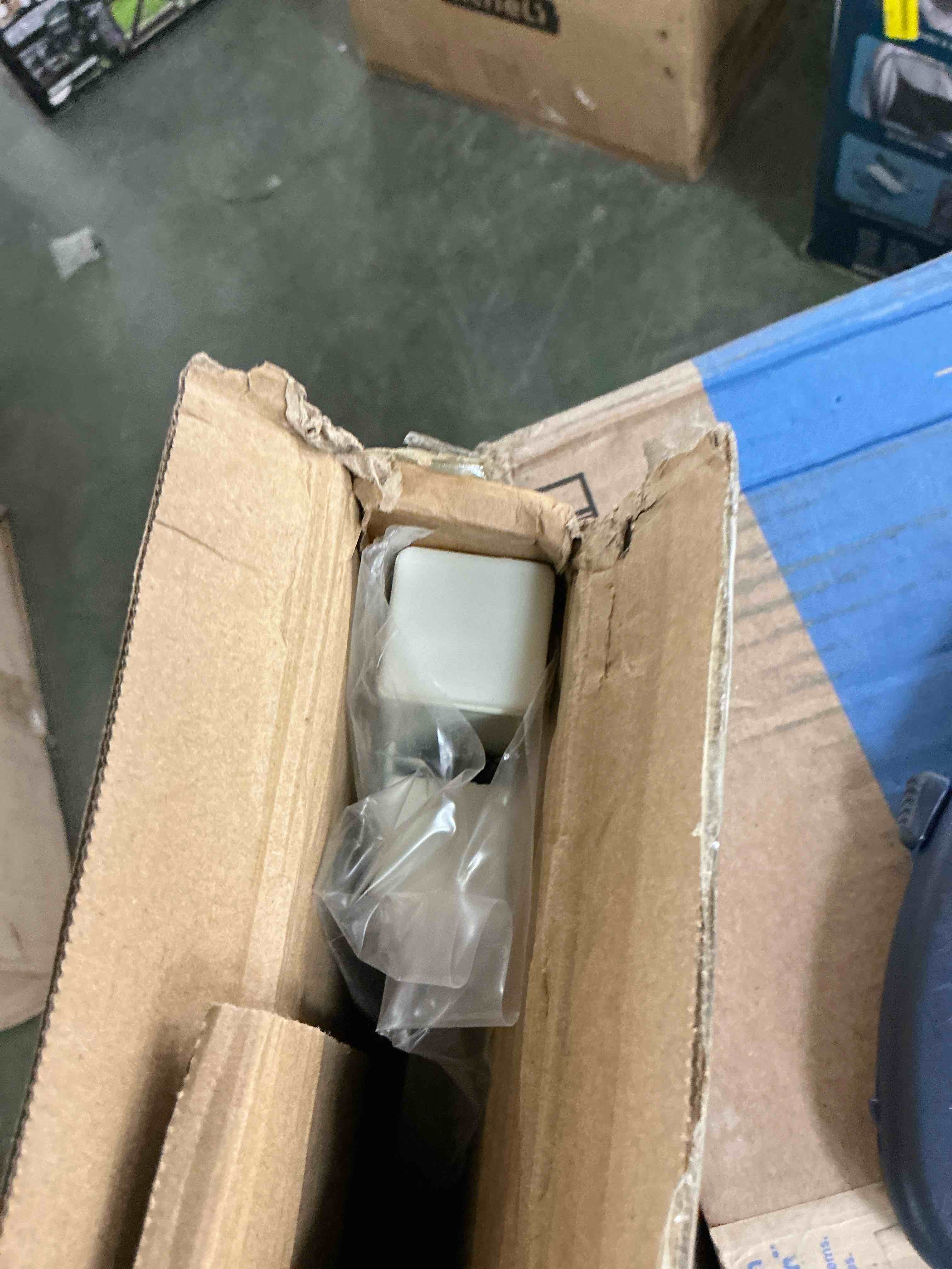 https://s3.amazonaws.com/lotting-images-prod/EmanualPiazza/TEA3576574_1757597924914.jpeg