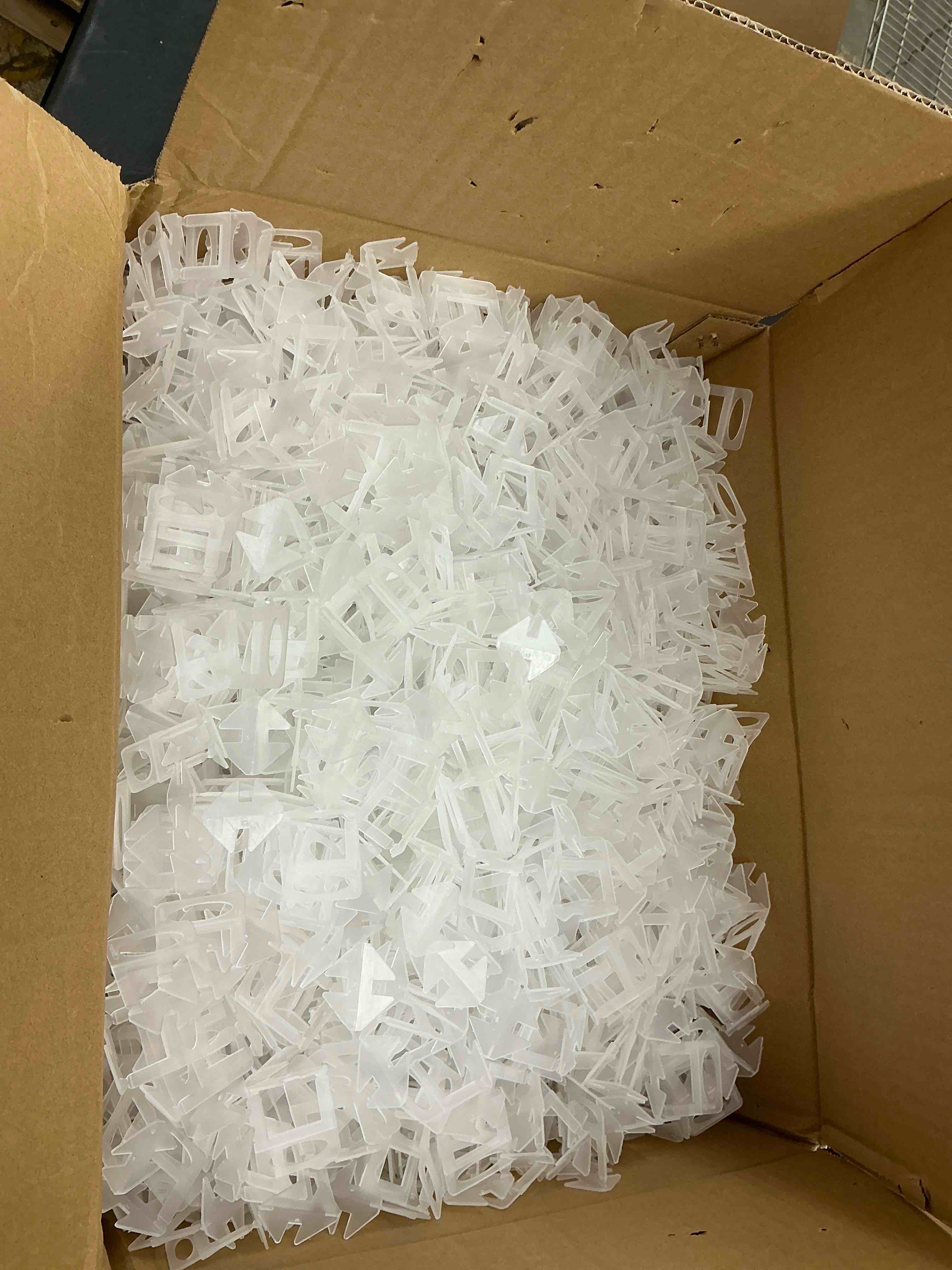 Condition photo showing New/Like New for Tile Leveling System 1/16" Spacers Tile Leveler clips 2000pcs DIY Tile Leveling Spacers Tile Leveling System for Professional Ceramic and Stone Installation 1/16" 2000pcs tile leveling system