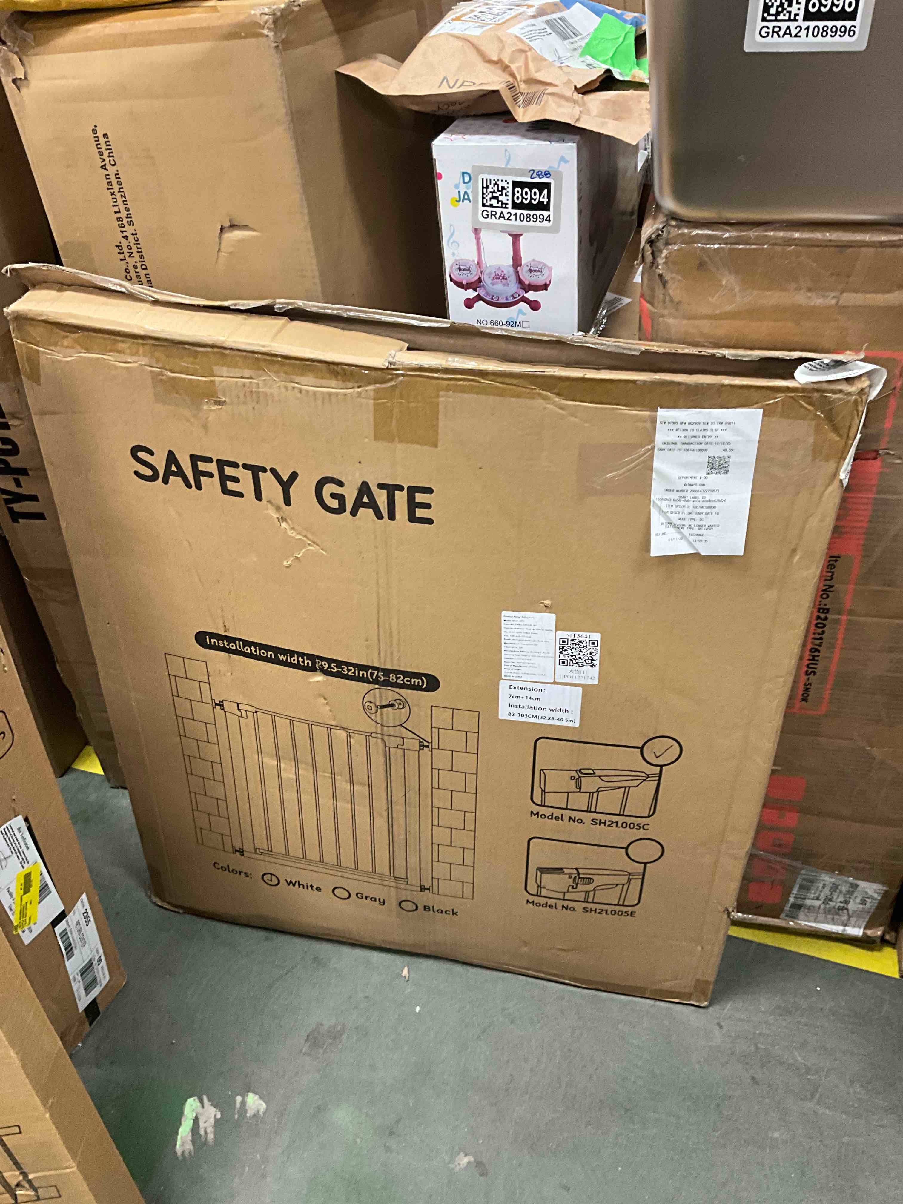 Condition photo showing Good Condition for Baby Gate for Stairs, Mom's Choice Awards Winner-Dog Gate for Doorways, Pressure Mounted Auto-Close Pet Gates for Dogs Indoor, Safety Child Gate with Easy Walk Thru Door, White