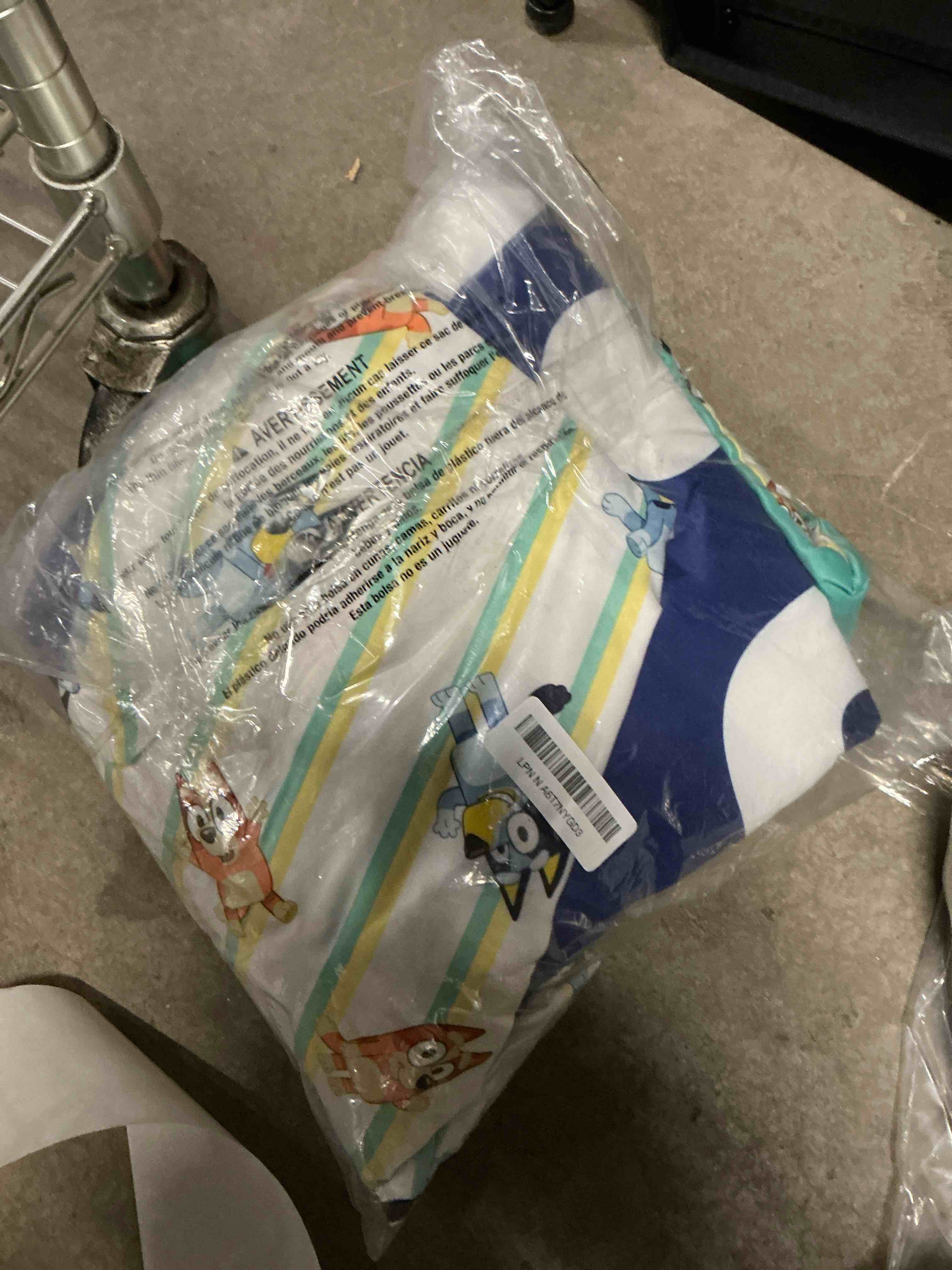 Condition photo showing Good Condition for Bluey 4 Piece Toddler Bedding Set – Includes Comforter, Sheet Set – Fitted Top Sheet Reversible Pillowcase for Boys or Girls Bed, Blue Bluey Blue 4 Pc Toddler Set