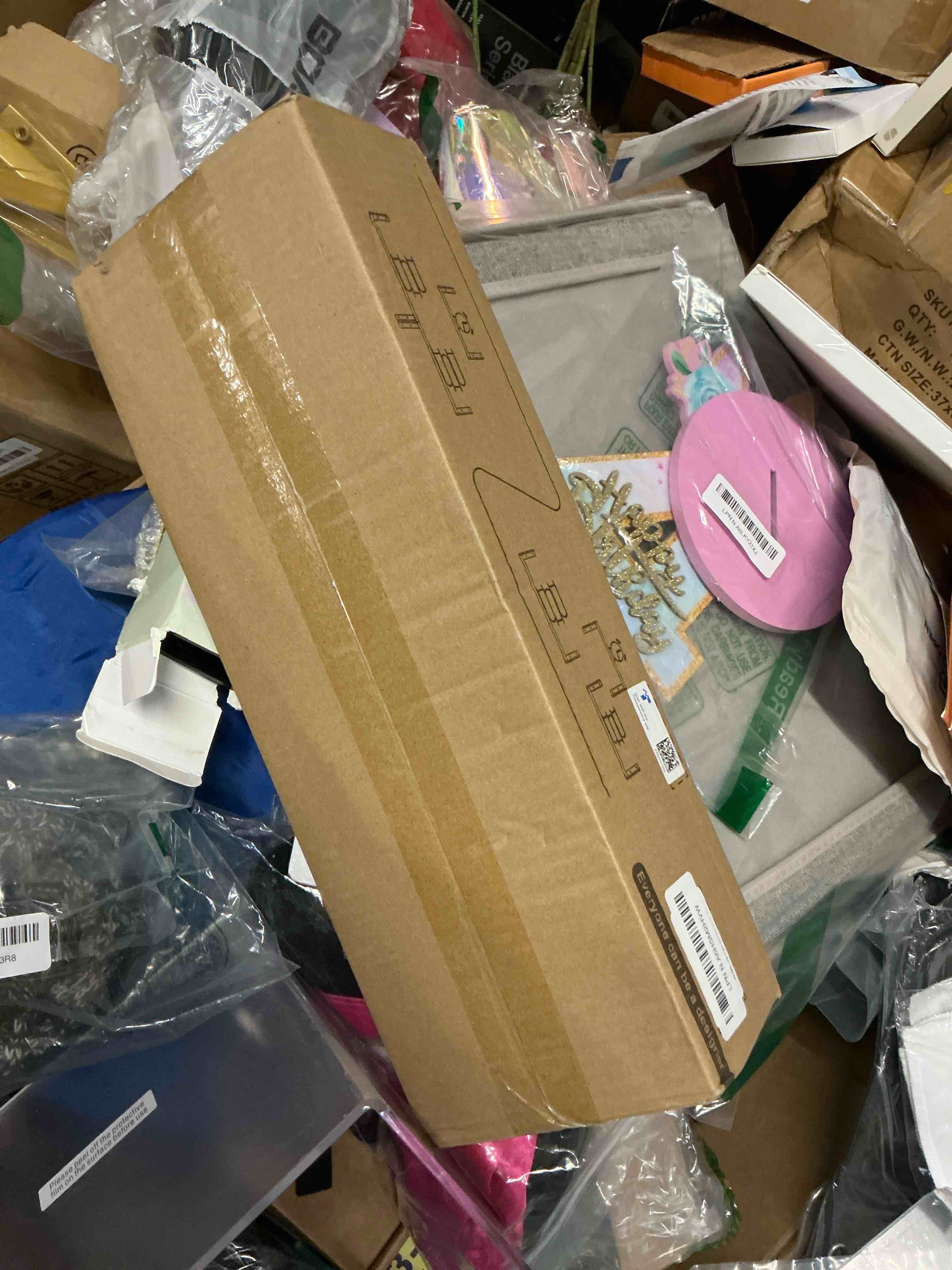 Condition photo showing Good Condition for BAYKA Wall Shelves for Bedroom Decor, Floating Wall Shelves for Living Room Kitchen Storage, Wall Mounted Rustic Wood Shelves for Kids Books,Corner Shelves for Bathroom(White and Gold?Set of 3) B. White Board & Gold Brackets 3-Piece Set