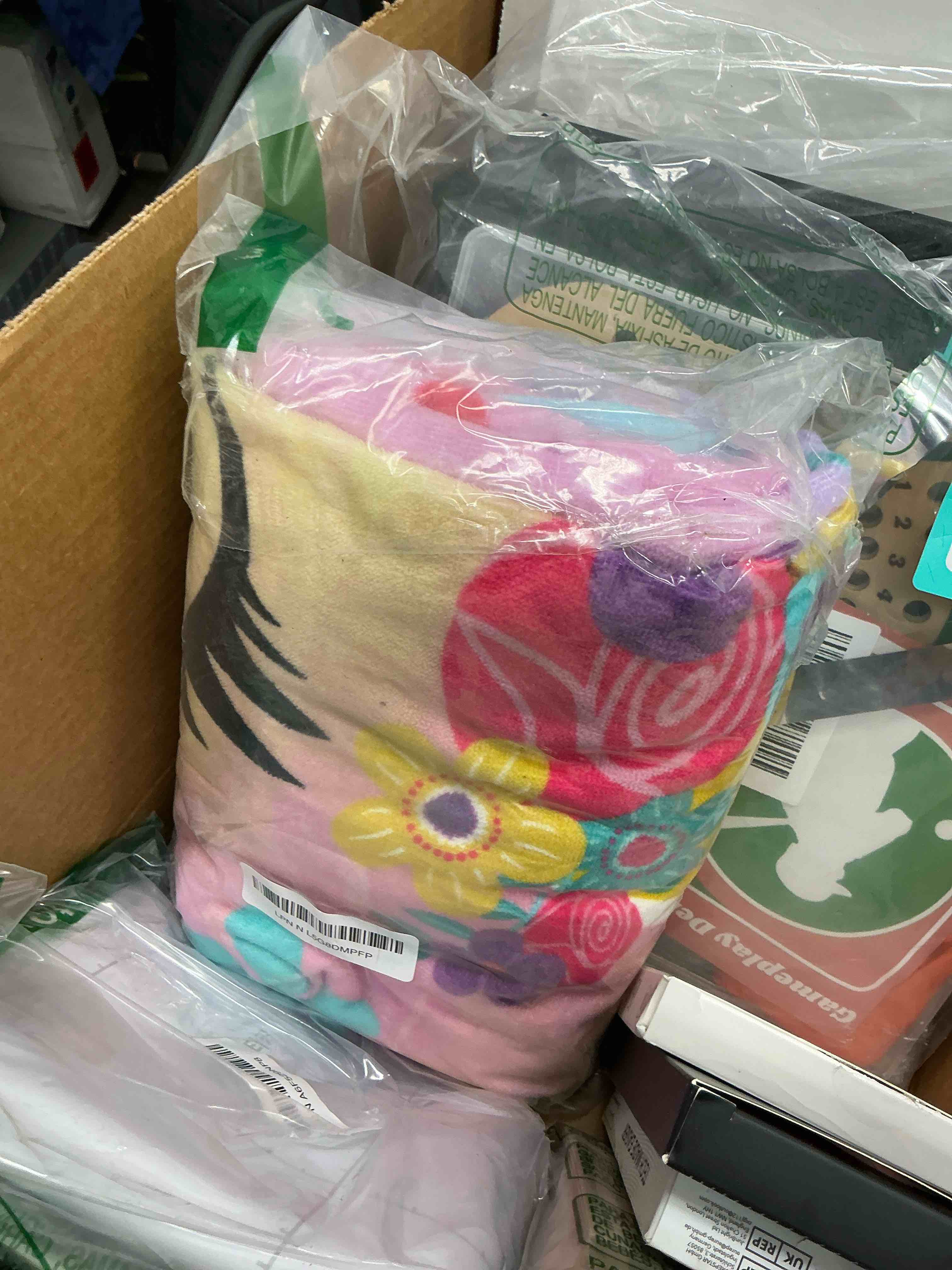 Condition photo showing Good Condition for Joiedomi Unicorn Hooded Towels for Kids Soft 100% Cotton Kids Beach Towel 30" x 50" for 3-10 Years Boy Girl Beach Hooded Poncho Absorbent Pool Toddler Swim Bath Wrap Pink Unicorn