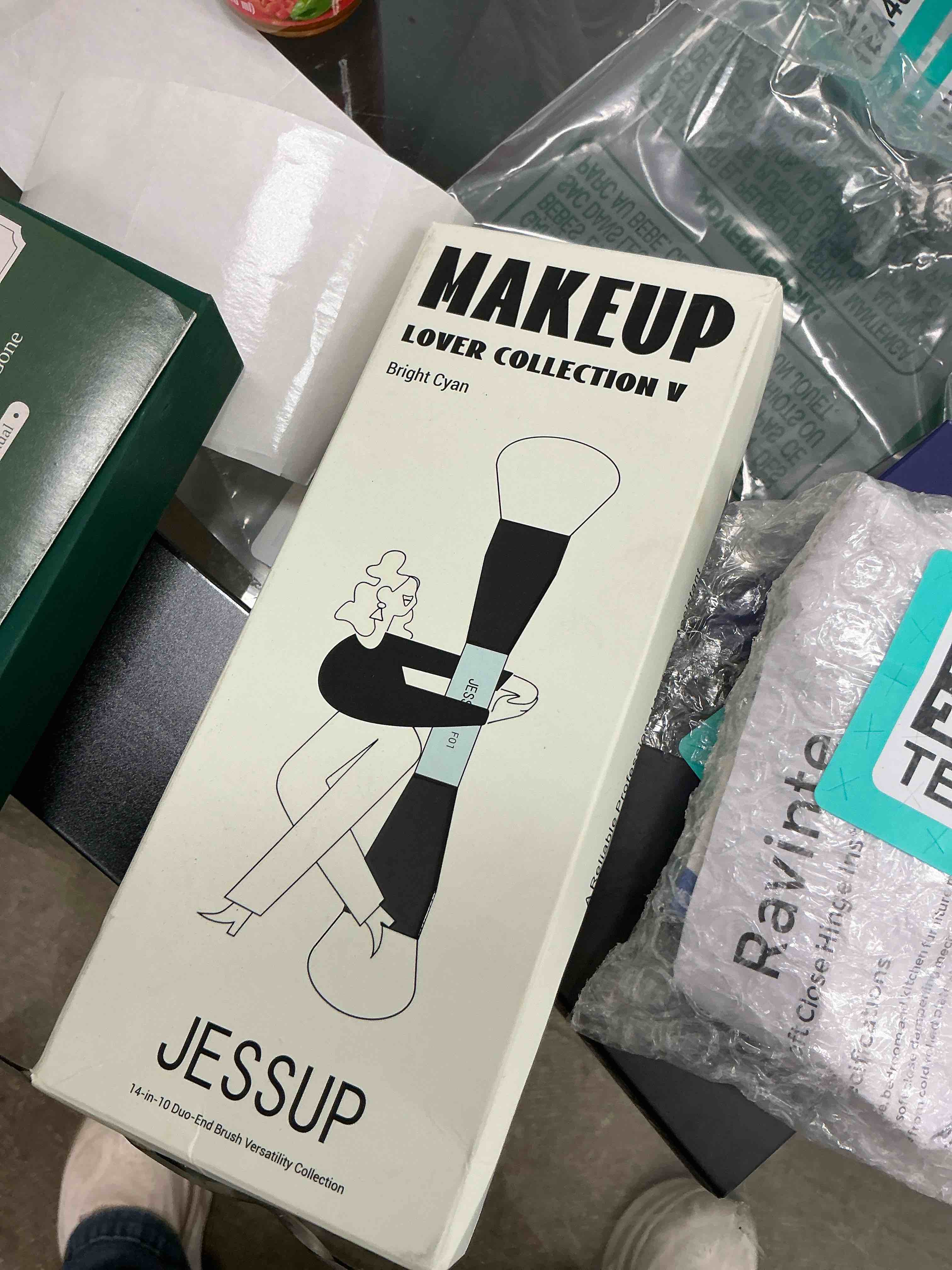 Condition photo showing Good Condition for Jessup Makeup Brushes Set Double Sided Foundation Contour Blush Highlight Blending Eyebrow Brush Eyeshadow Eyeliner Concealer Brush, Bright Cyan Cruelty Free Cosmetic Tools T500 10pcs-T500